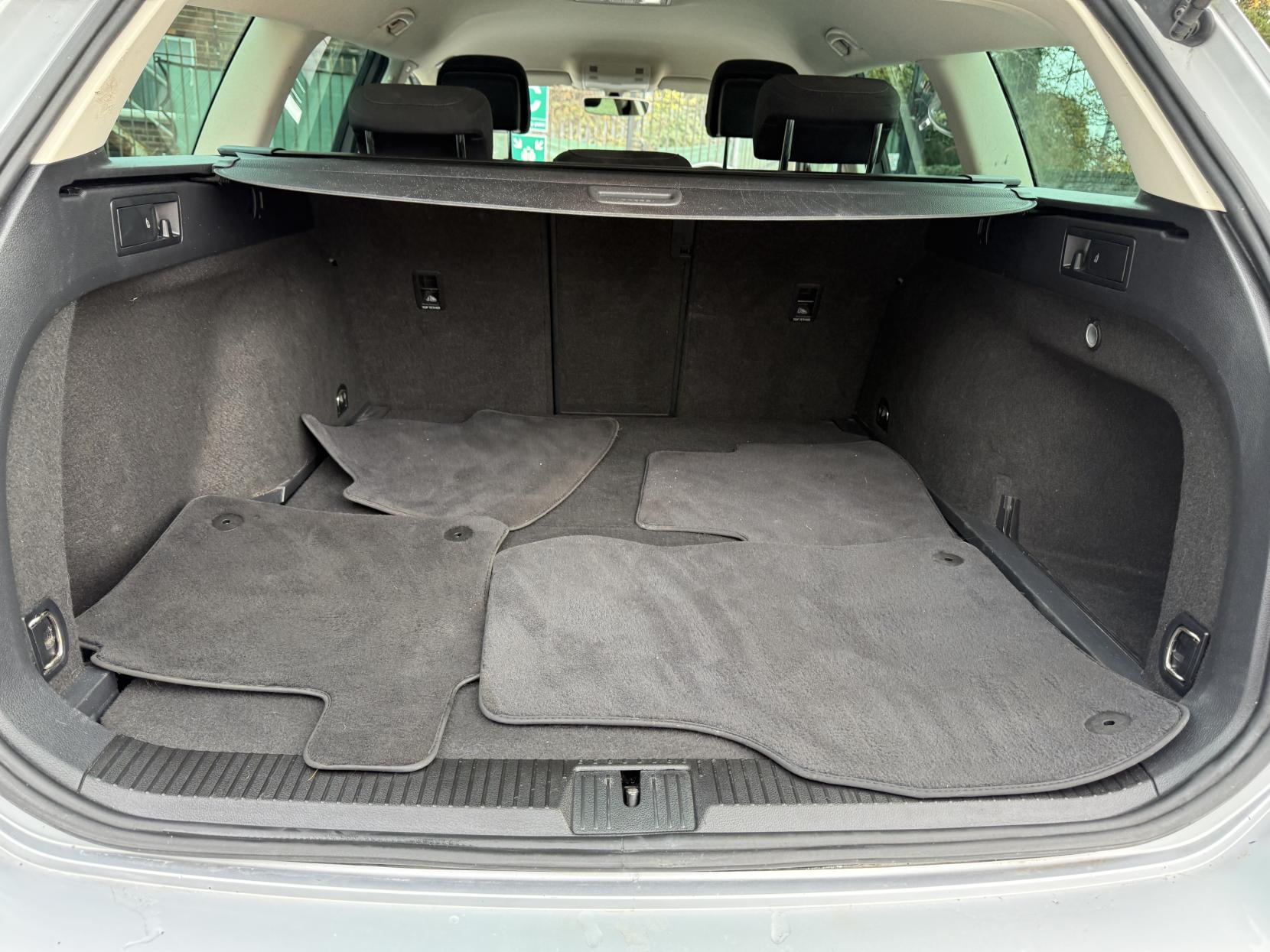 Volkswagen Passat 1.6 TDI BlueMotion Tech SE Business Estate 5dr Diesel Manual Euro 6 (s/s) (120 ps)