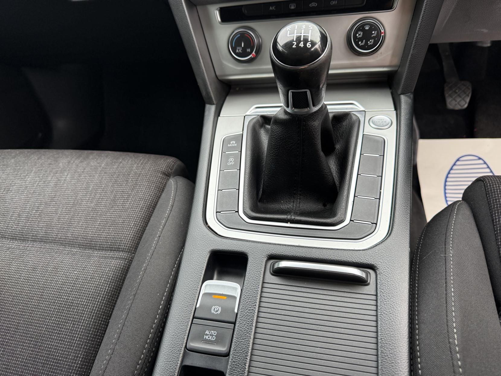 Volkswagen Passat 1.6 TDI BlueMotion Tech SE Business Estate 5dr Diesel Manual Euro 6 (s/s) (120 ps)