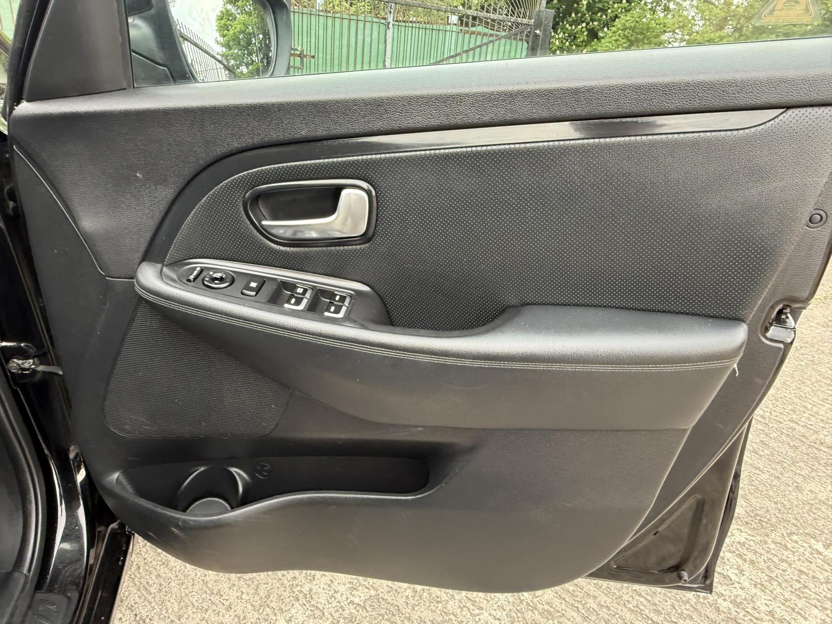 Kia Carens 1.7 CRDi EcoDynamics 3 MPV 5dr Diesel Manual Euro 5 (s/s) (134 bhp)