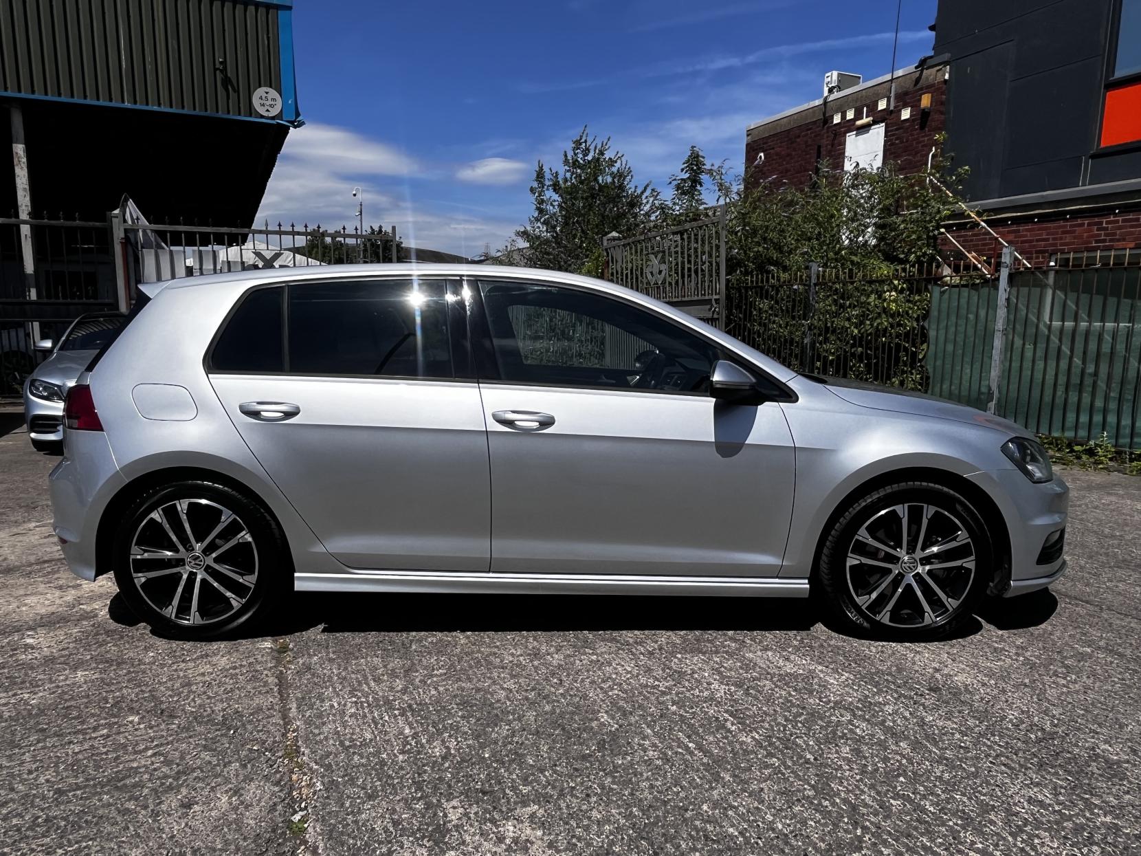 Volkswagen Golf 2.0 TDI BlueMotion Tech R-Line Hatchback 5dr Diesel Manual Euro 6 (s/s) (150 ps)