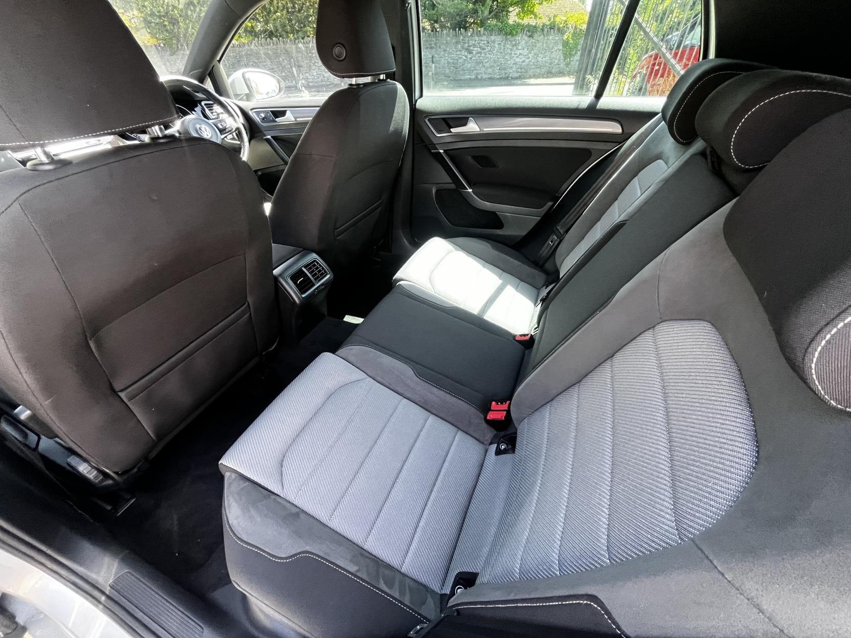 Volkswagen Golf 2.0 TDI BlueMotion Tech R-Line Hatchback 5dr Diesel Manual Euro 6 (s/s) (150 ps)