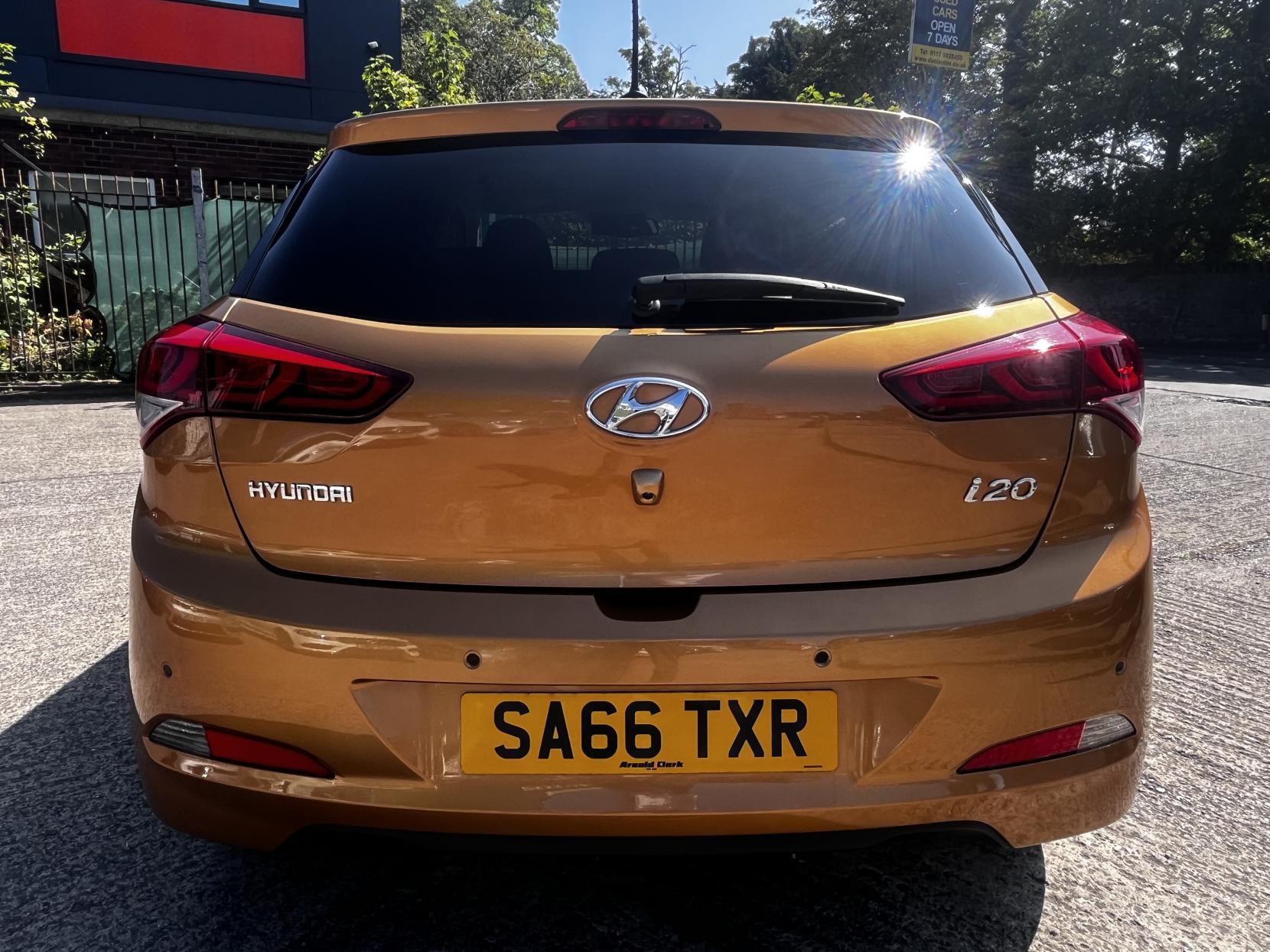 Hyundai i20 1.0 T-GDi Premium Nav Hatchback 5dr Petrol Manual Euro 6 (s/s) (120 ps)