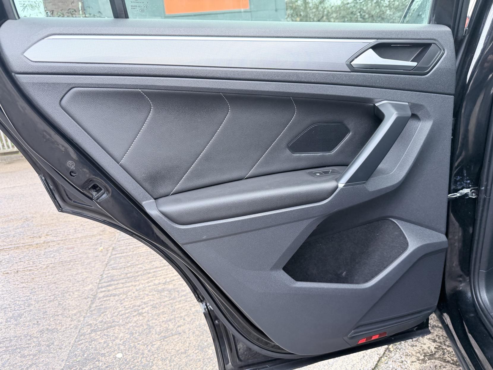 Volkswagen Tiguan 2.0 TDI BlueMotion Tech R-Line SUV 5dr Diesel Manual 4Motion Euro 6 (s/s) (150 ps)