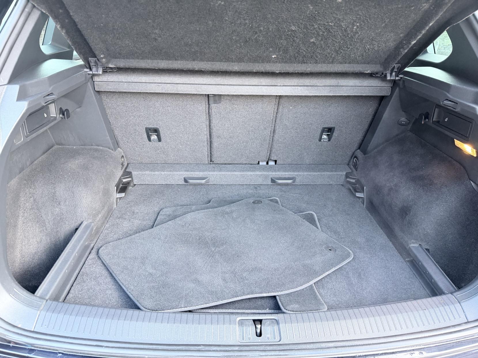 Volkswagen Tiguan 2.0 TDI BlueMotion Tech R-Line SUV 5dr Diesel Manual 4Motion Euro 6 (s/s) (150 ps)