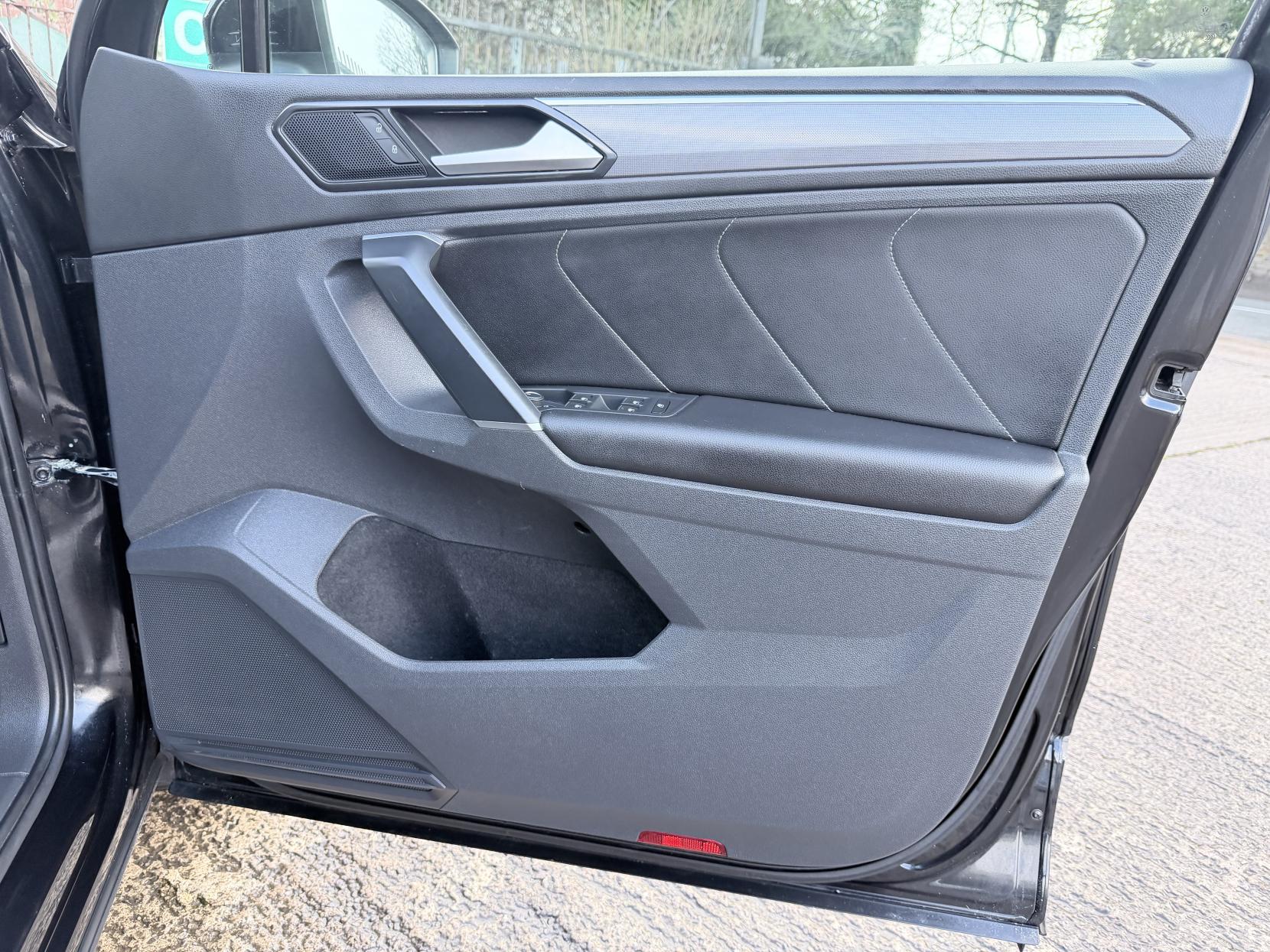 Volkswagen Tiguan 2.0 TDI BlueMotion Tech R-Line SUV 5dr Diesel Manual 4Motion Euro 6 (s/s) (150 ps)