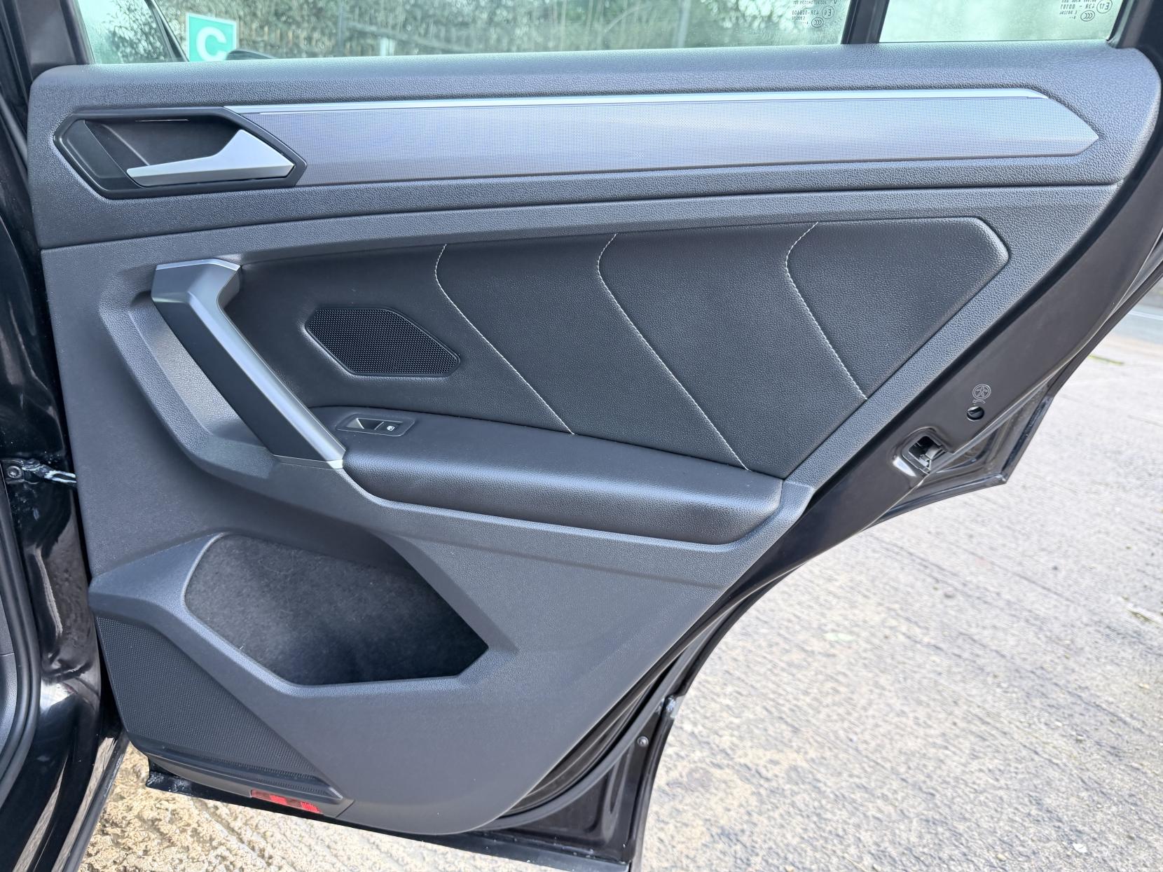 Volkswagen Tiguan 2.0 TDI BlueMotion Tech R-Line SUV 5dr Diesel Manual 4Motion Euro 6 (s/s) (150 ps)