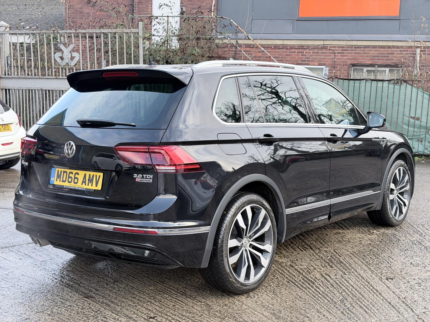 Volkswagen Tiguan 2.0 TDI BlueMotion Tech R-Line SUV 5dr Diesel Manual 4Motion Euro 6 (s/s) (150 ps)