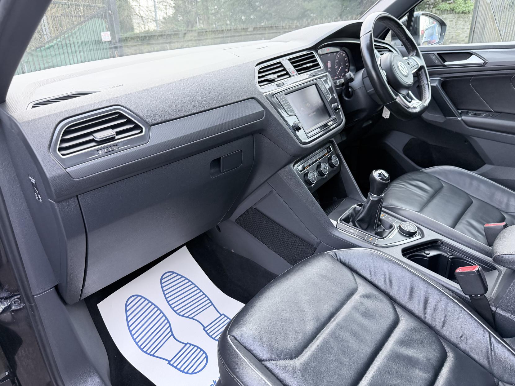 Volkswagen Tiguan 2.0 TDI BlueMotion Tech R-Line SUV 5dr Diesel Manual 4Motion Euro 6 (s/s) (150 ps)