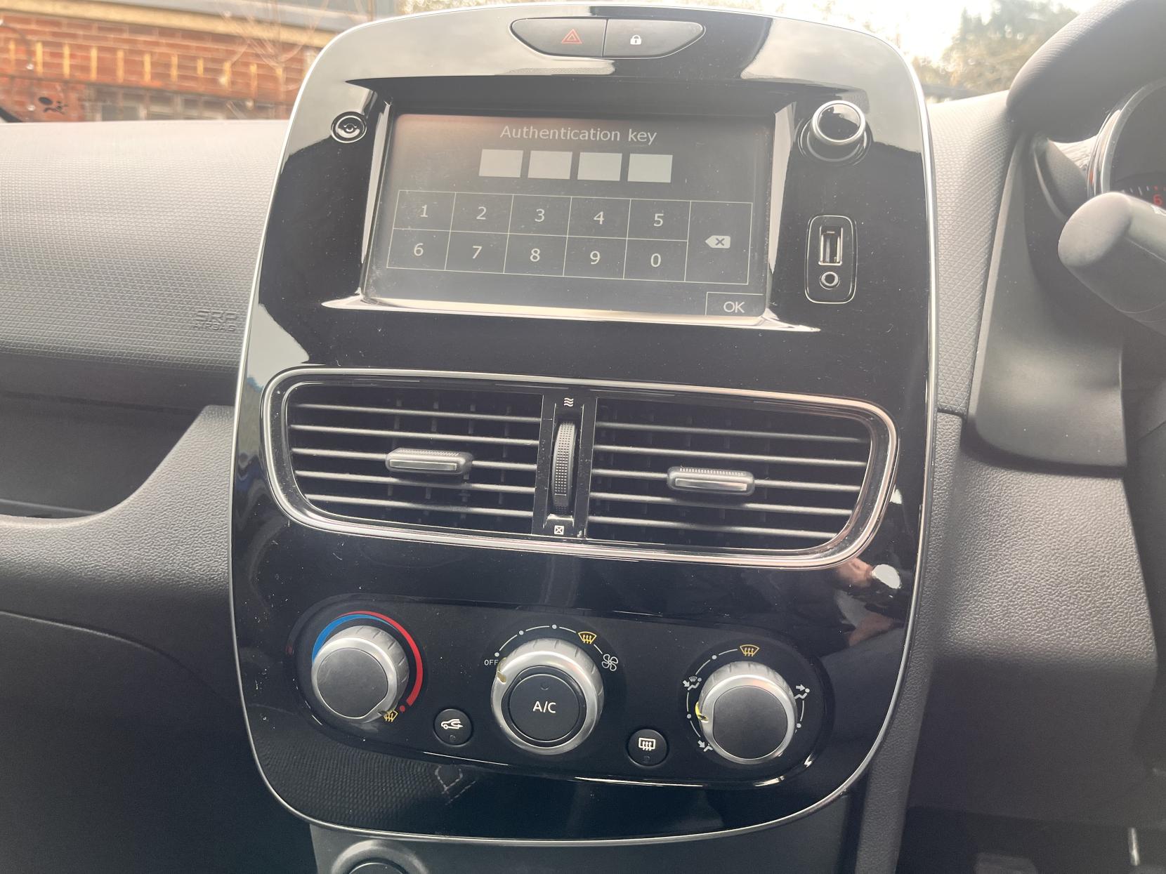 Renault Clio 1.2 16V Dynamique Nav Hatchback 5dr Petrol Manual Euro 6 (75 ps)