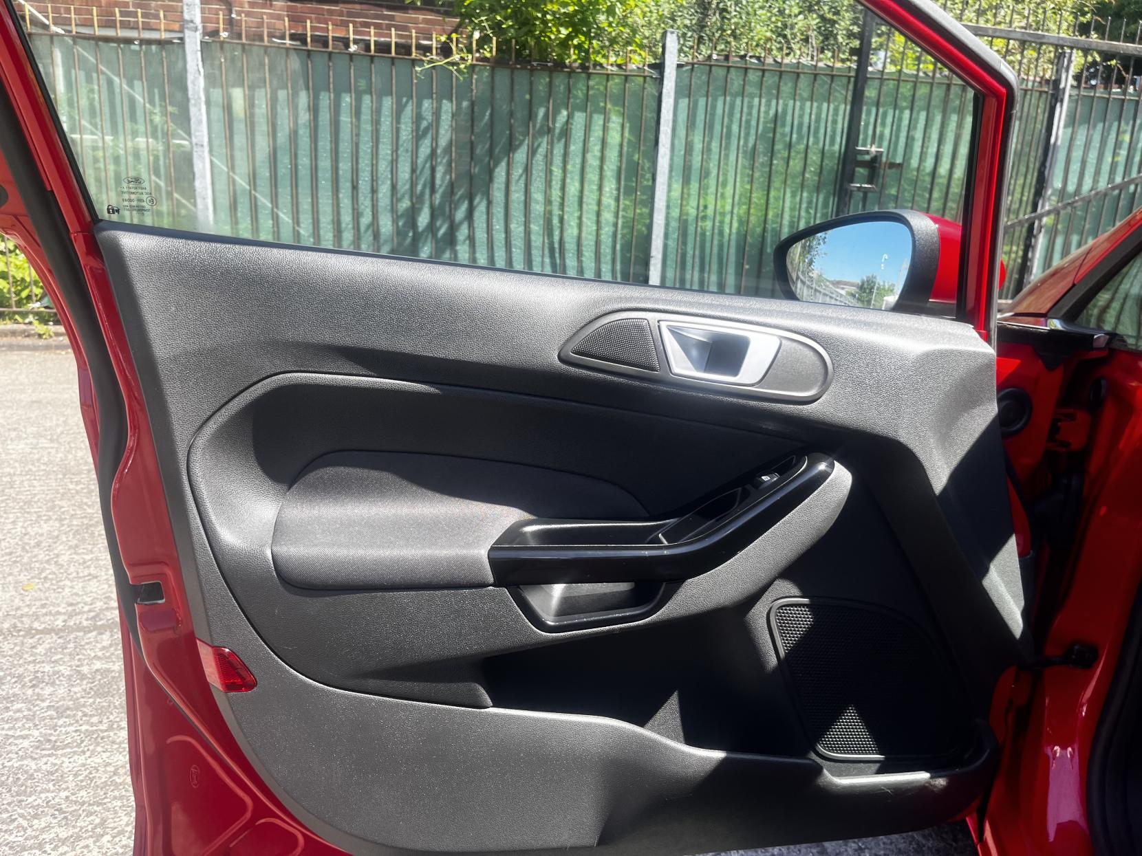 Ford Fiesta 1.0T EcoBoost Zetec Hatchback 5dr Petrol Manual Euro 5 (s/s) (100 ps)