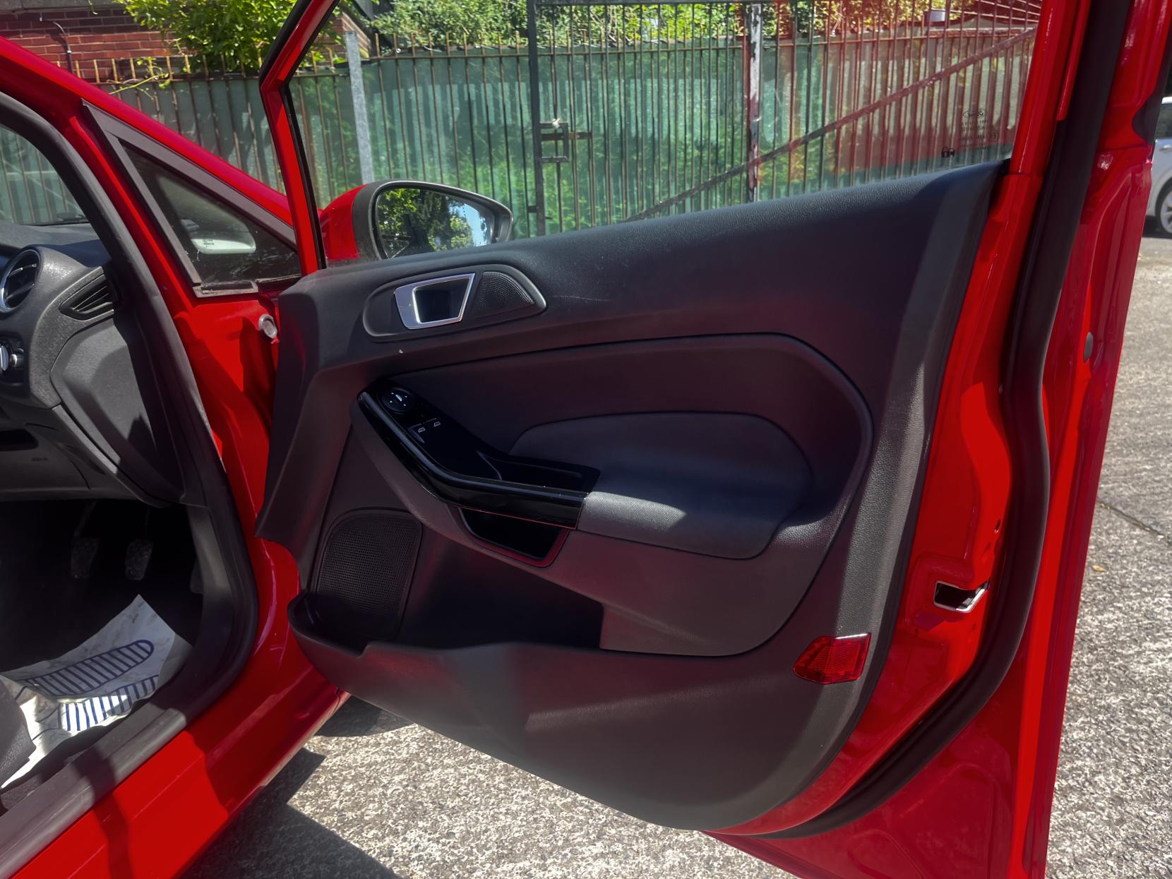 Ford Fiesta 1.0T EcoBoost Zetec Hatchback 5dr Petrol Manual Euro 5 (s/s) (100 ps)