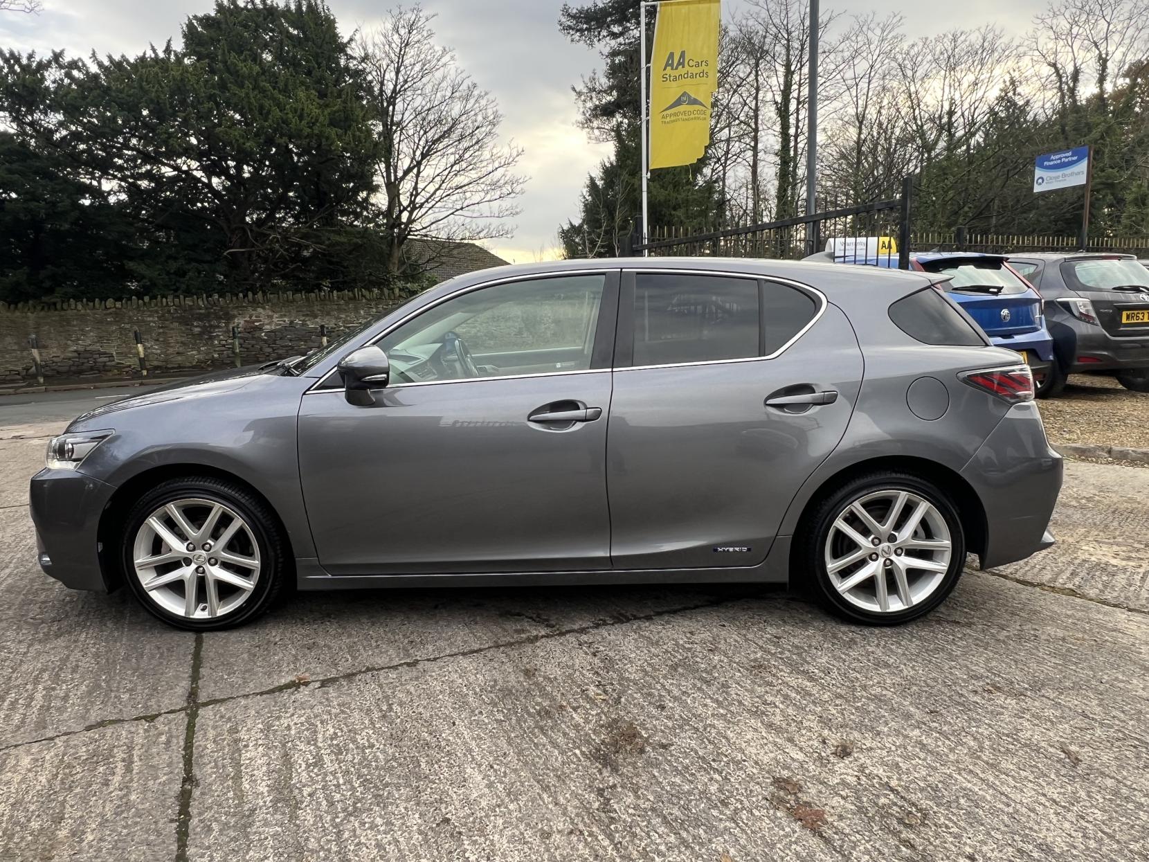 Lexus CT 1.8 200h Advance Hatchback 5dr Petrol Hybrid CVT Euro 6 (s/s) (136 ps)