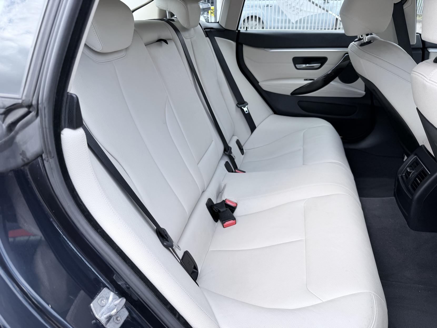 BMW 4 Series Gran Coupe 2.0 420i Luxury Hatchback 5dr Petrol Auto xDrive Euro 6 (s/s) (184 ps)