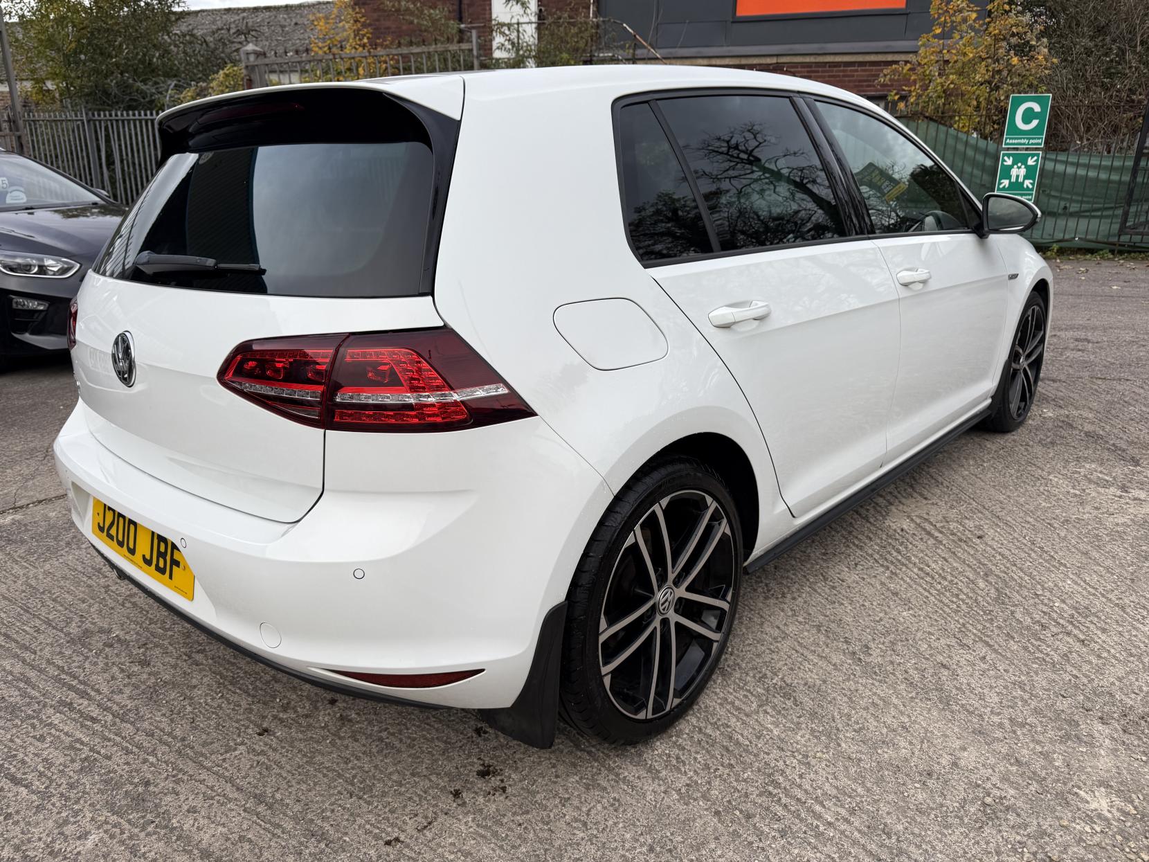 Volkswagen Golf 2.0 TDI BlueMotion Tech GTD Hatchback 5dr Diesel Manual Euro 6 (s/s) (184 ps)