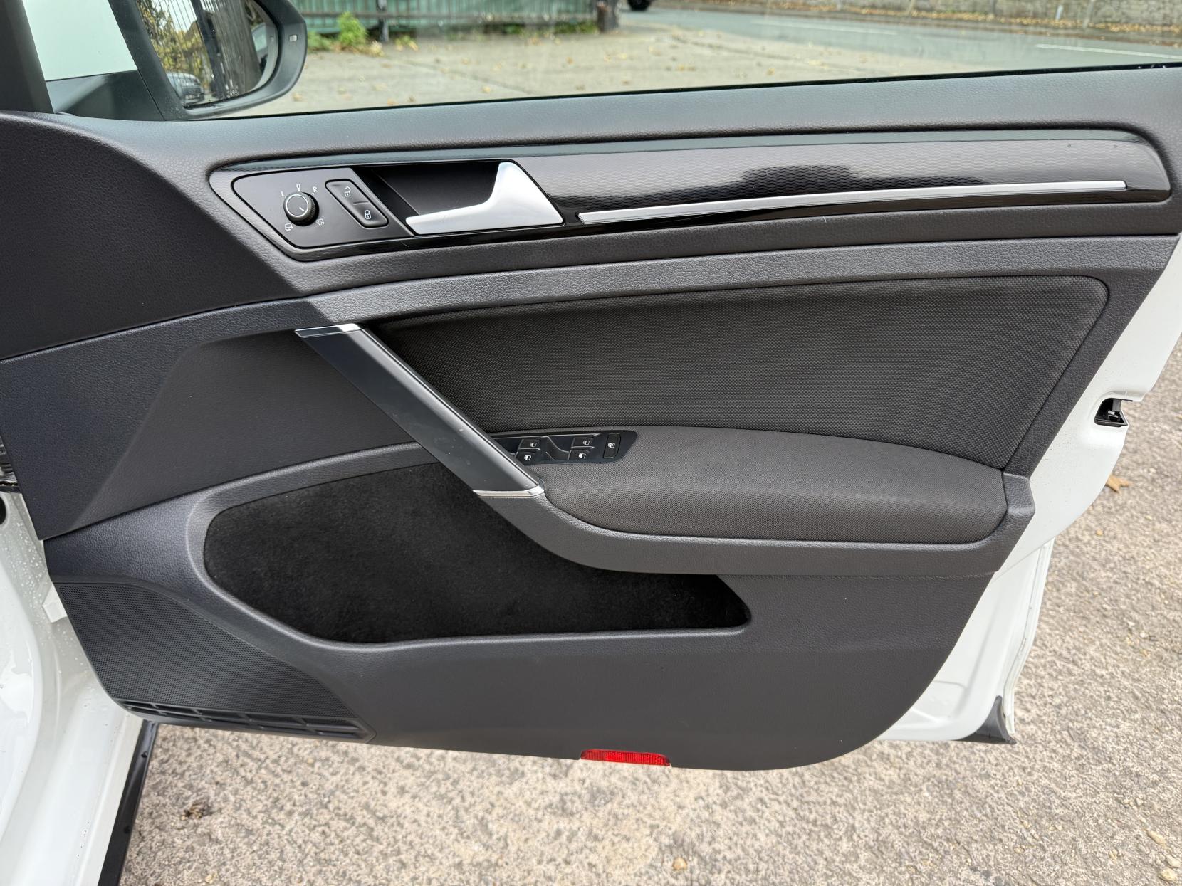 Volkswagen Golf 2.0 TDI BlueMotion Tech GTD Hatchback 5dr Diesel Manual Euro 6 (s/s) (184 ps)