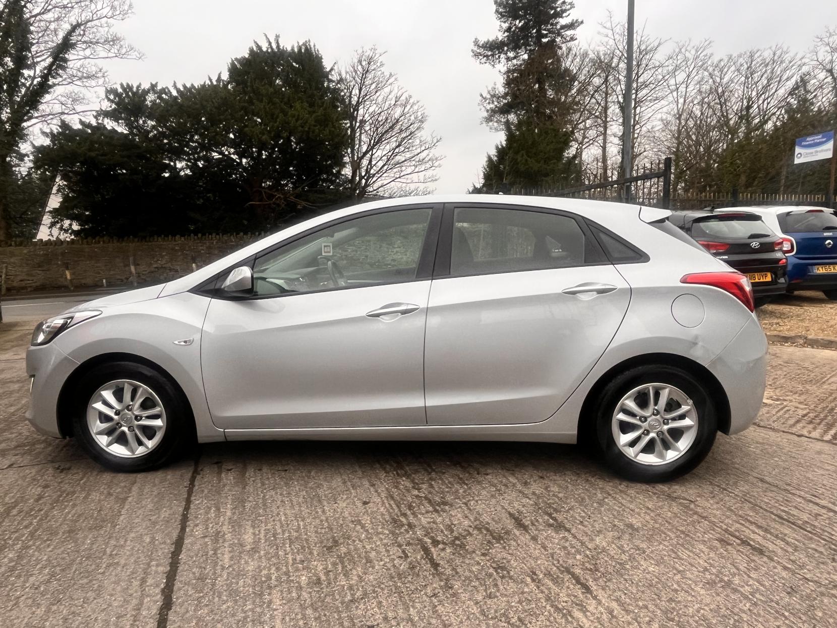 Hyundai i30 1.4 Active Hatchback 5dr Petrol Manual Euro 5 (100 ps)