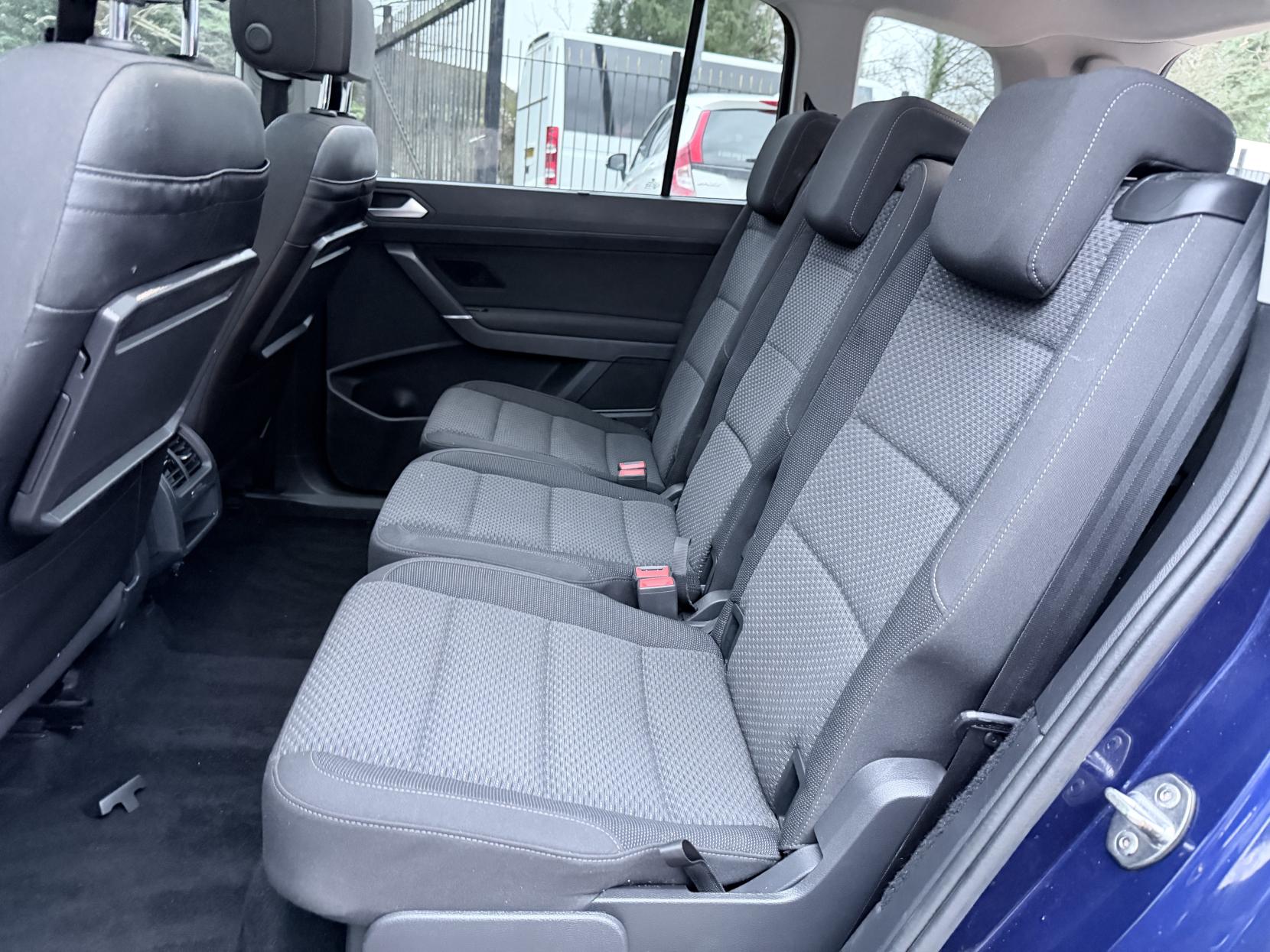 Volkswagen Touran 1.6 TDI SE Family MPV 5dr Diesel DSG Euro 6 (s/s) (115 ps)