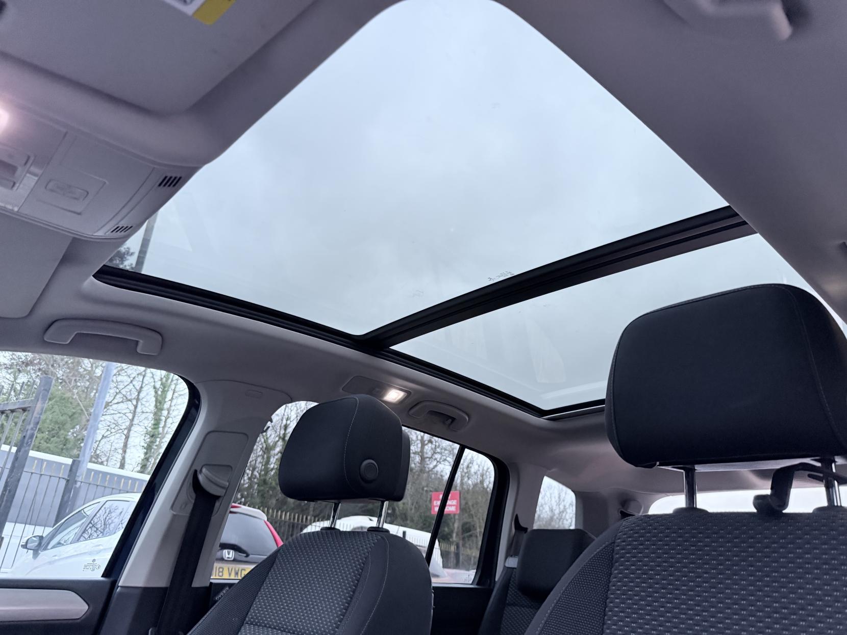 Volkswagen Touran 1.6 TDI SE Family MPV 5dr Diesel DSG Euro 6 (s/s) (115 ps)