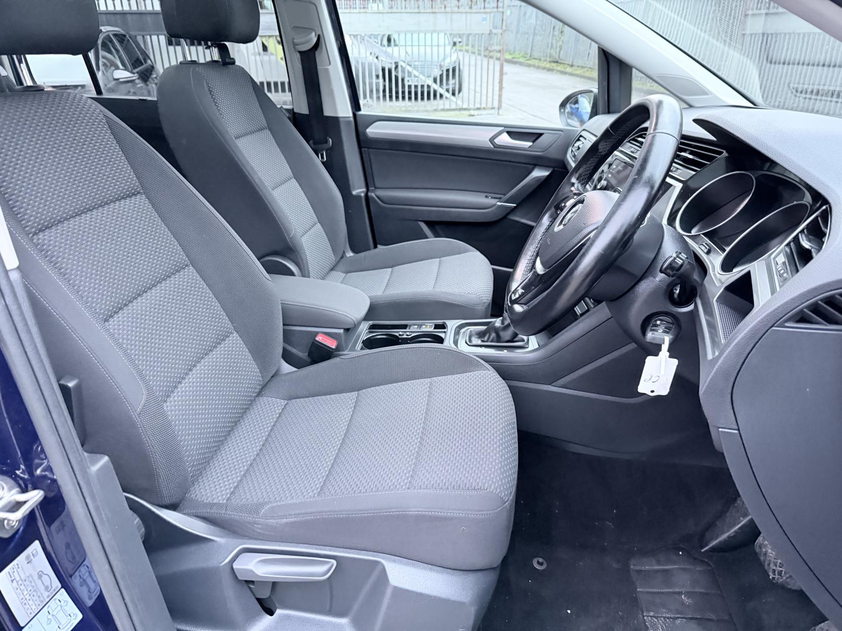 Volkswagen Touran 1.6 TDI SE Family MPV 5dr Diesel DSG Euro 6 (s/s) (115 ps)