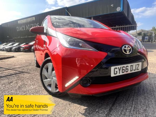 Toyota AYGO 1.0 VVT-i x-play Hatchback 5dr Petrol x-shift Euro 5 Euro 5 (68 ps)