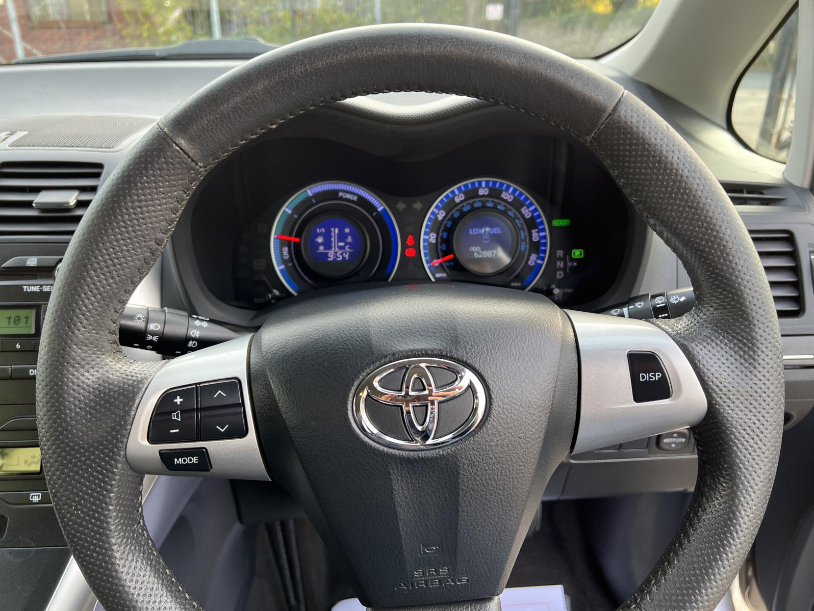 Toyota Auris 1.8 VVT-h T4 Hatchback 5dr Petrol Hybrid CVT Euro 5 (s/s) (136 ps)