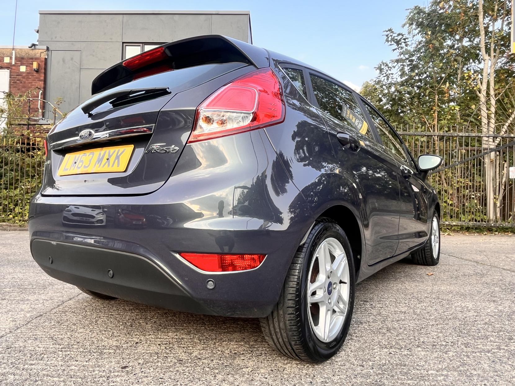 Ford Fiesta 1.0T EcoBoost Zetec Hatchback 5dr Petrol Manual Euro 5 (s/s) (100 ps)