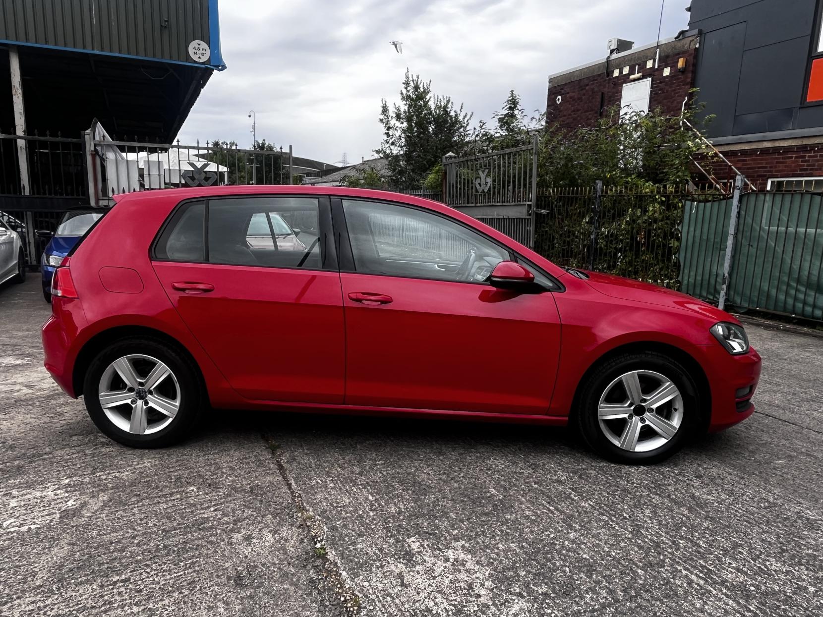 Volkswagen Golf 1.6 TDI BlueMotion Tech Match Hatchback 5dr Diesel DSG Euro 5 (s/s) (105 ps)