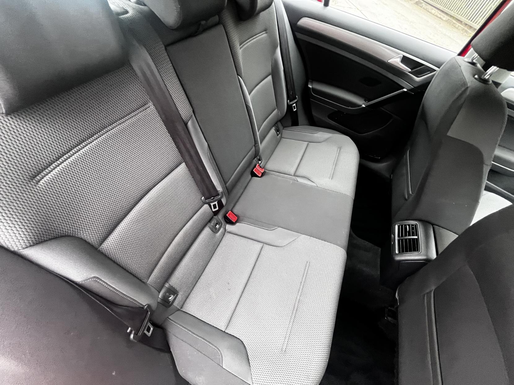 Volkswagen Golf 1.6 TDI BlueMotion Tech Match Hatchback 5dr Diesel DSG Euro 5 (s/s) (105 ps)