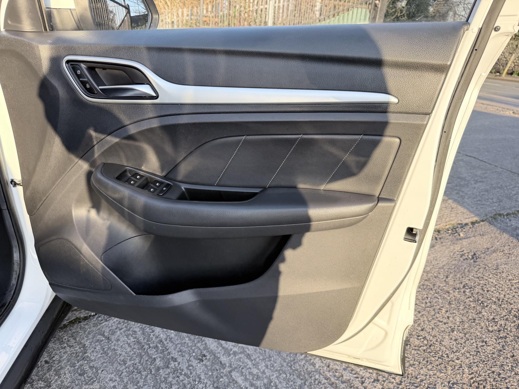 MG MG ZS 1.5 VTi-TECH Exclusive SUV 5dr Petrol Manual Euro 6 (s/s) (106 ps)