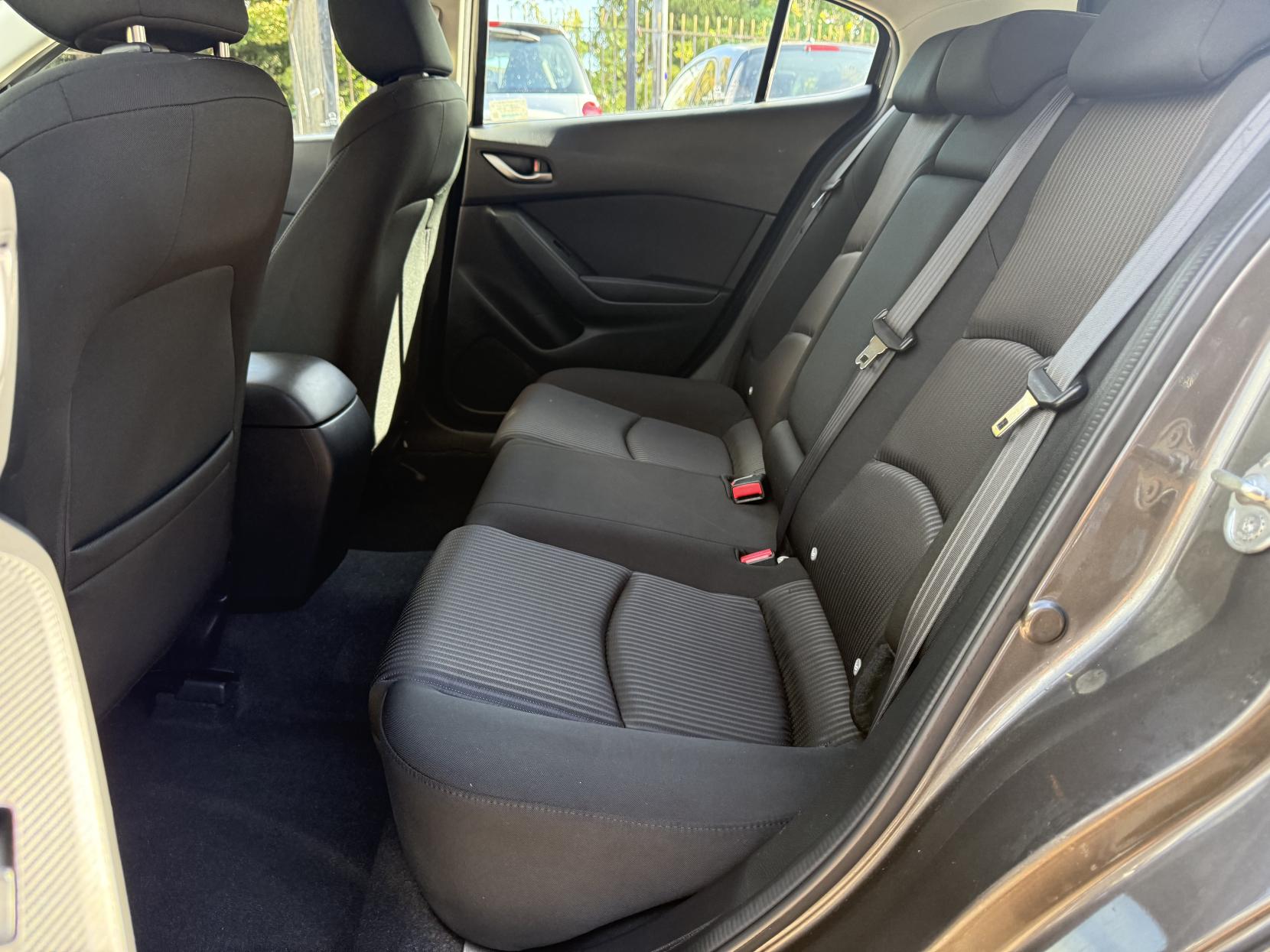Mazda Mazda3 1.5 SKYACTIV-G SE Hatchback 5dr Petrol Manual Euro 5 (s/s) (100 ps)