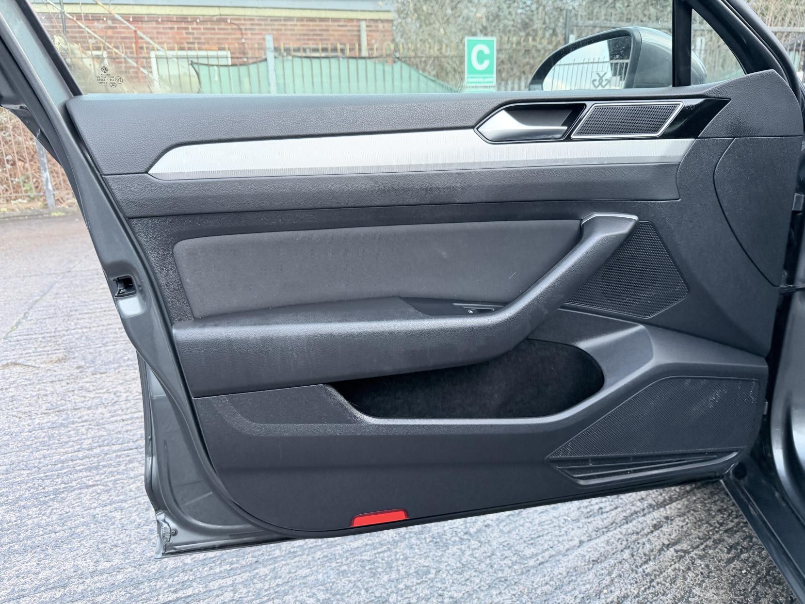 Volkswagen Passat 2.0 TDI BlueMotion Tech SE Business Saloon 4dr Diesel Manual Euro 6 (s/s) (150 ps)