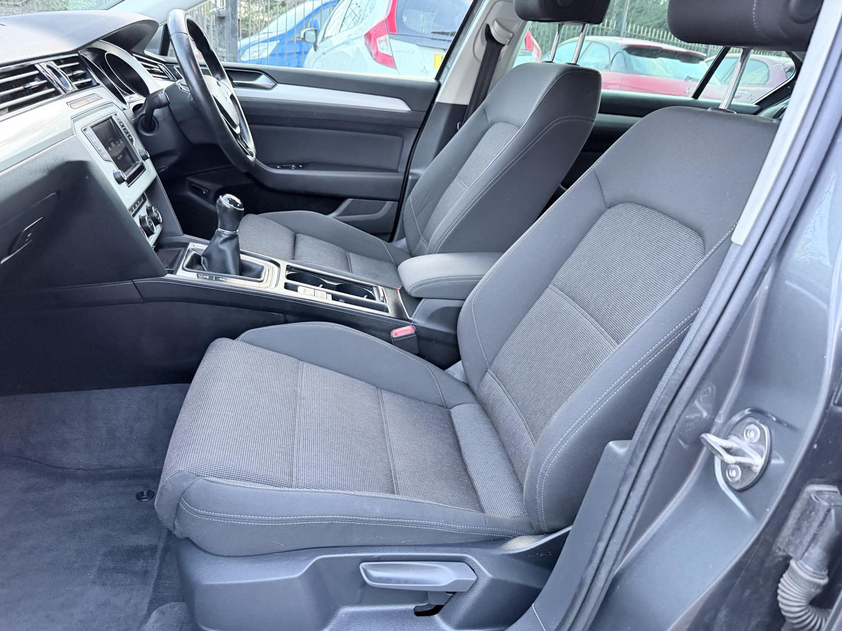 Volkswagen Passat 2.0 TDI BlueMotion Tech SE Business Saloon 4dr Diesel Manual Euro 6 (s/s) (150 ps)