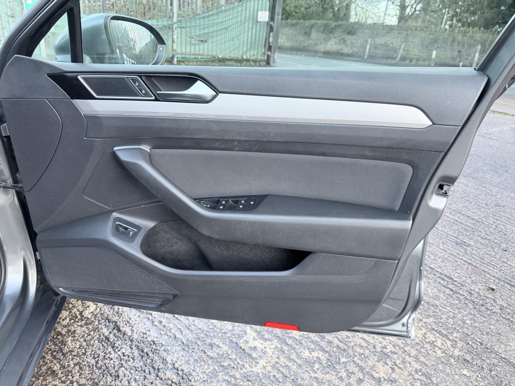 Volkswagen Passat 2.0 TDI BlueMotion Tech SE Business Saloon 4dr Diesel Manual Euro 6 (s/s) (150 ps)