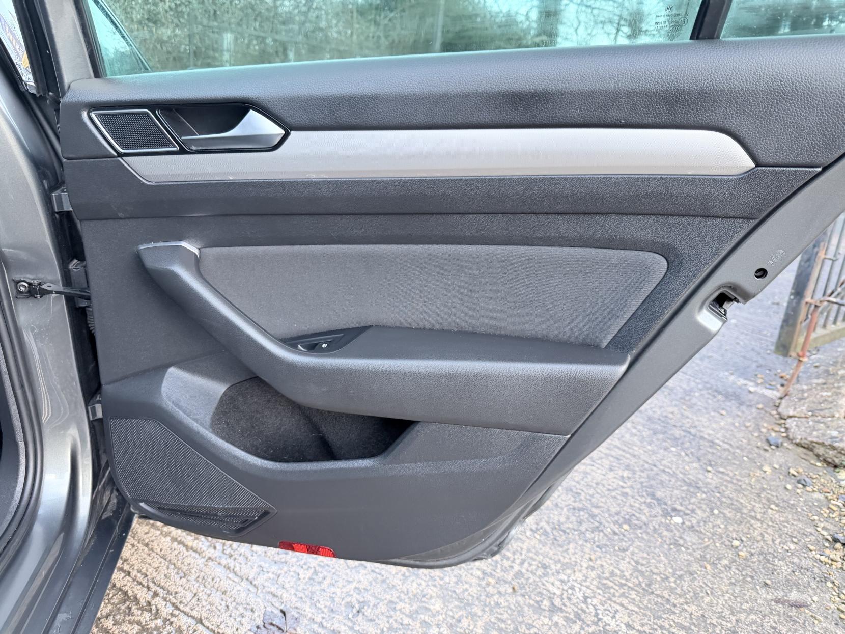 Volkswagen Passat 2.0 TDI BlueMotion Tech SE Business Saloon 4dr Diesel Manual Euro 6 (s/s) (150 ps)