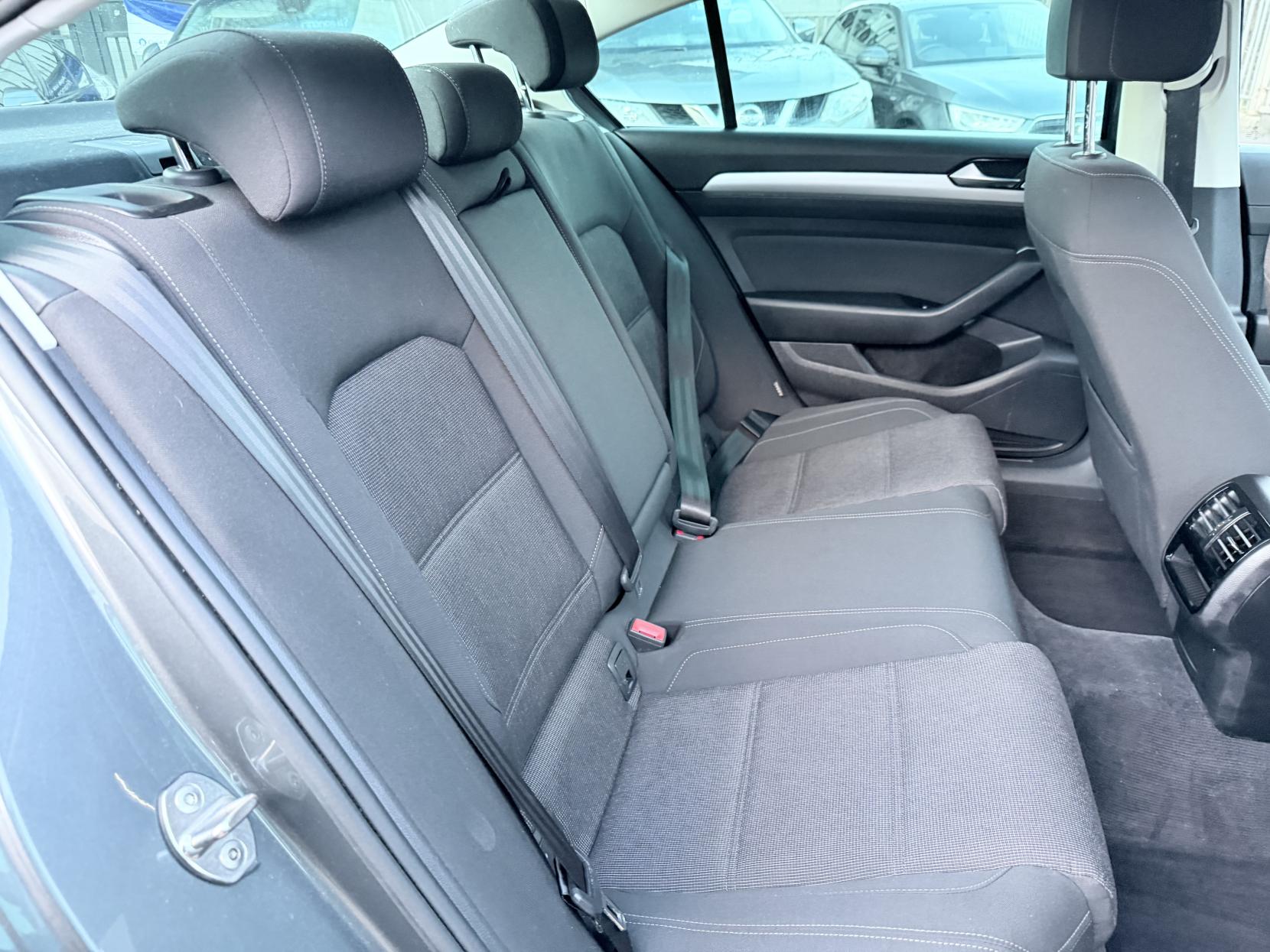 Volkswagen Passat 2.0 TDI BlueMotion Tech SE Business Saloon 4dr Diesel Manual Euro 6 (s/s) (150 ps)