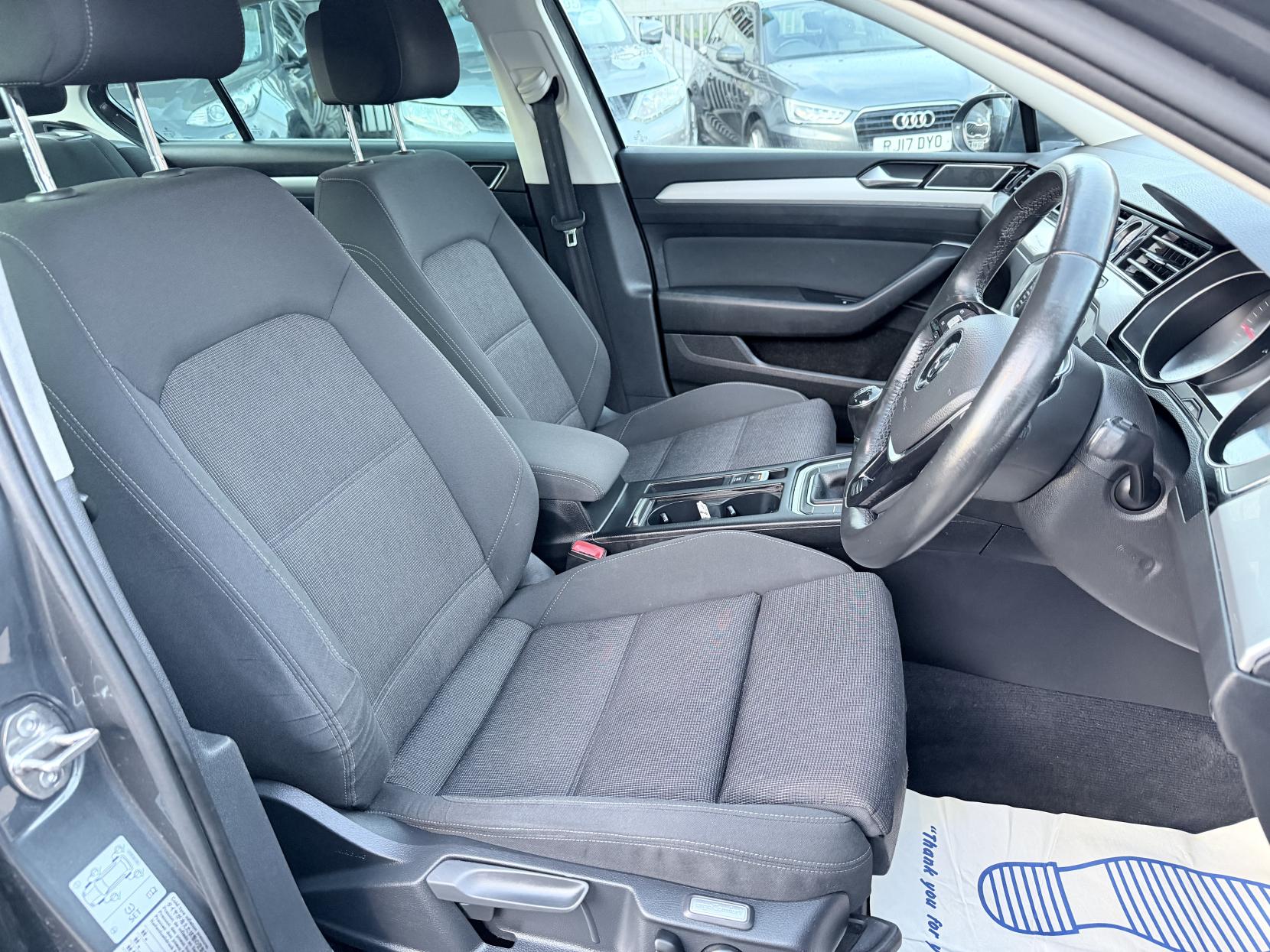 Volkswagen Passat 2.0 TDI BlueMotion Tech SE Business Saloon 4dr Diesel Manual Euro 6 (s/s) (150 ps)