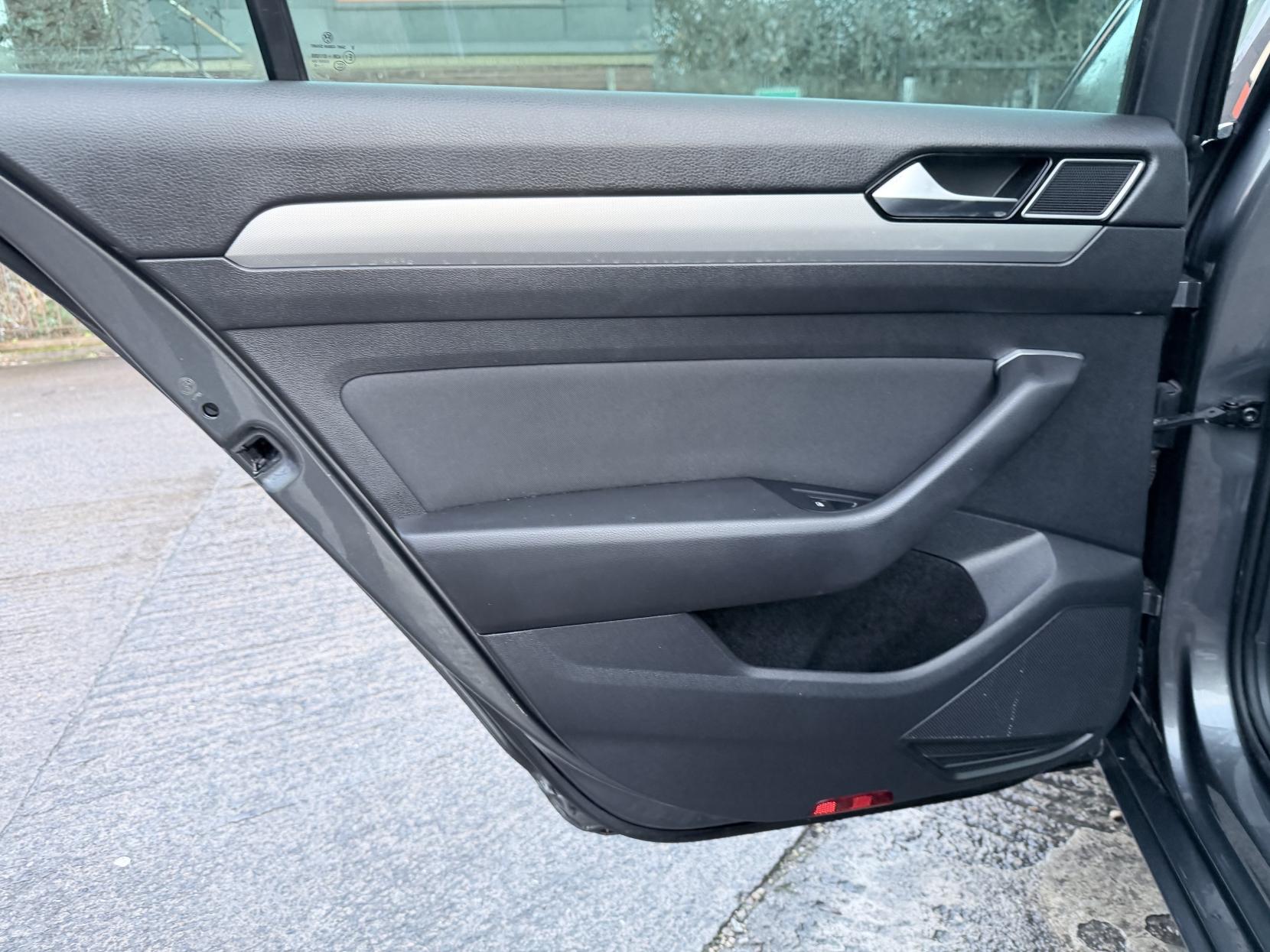 Volkswagen Passat 2.0 TDI BlueMotion Tech SE Business Saloon 4dr Diesel Manual Euro 6 (s/s) (150 ps)