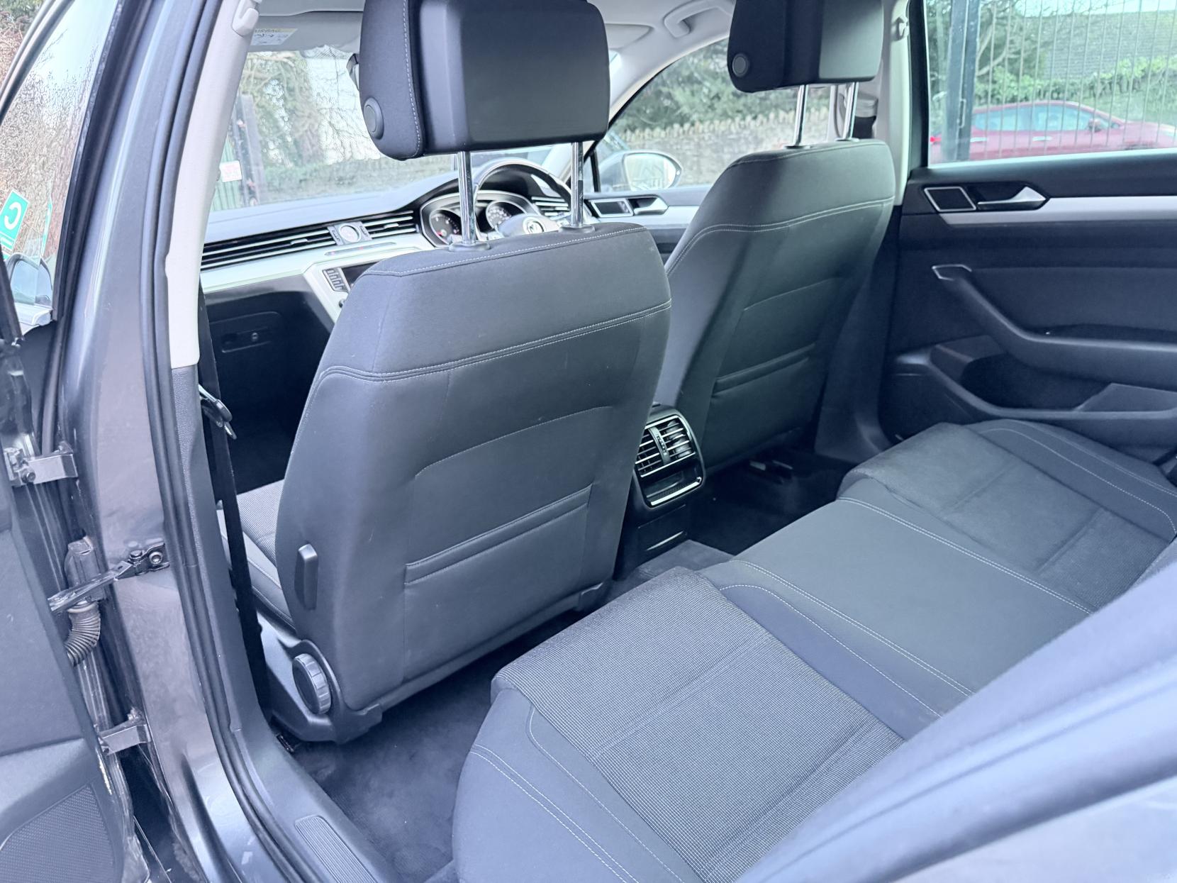 Volkswagen Passat 2.0 TDI BlueMotion Tech SE Business Saloon 4dr Diesel Manual Euro 6 (s/s) (150 ps)