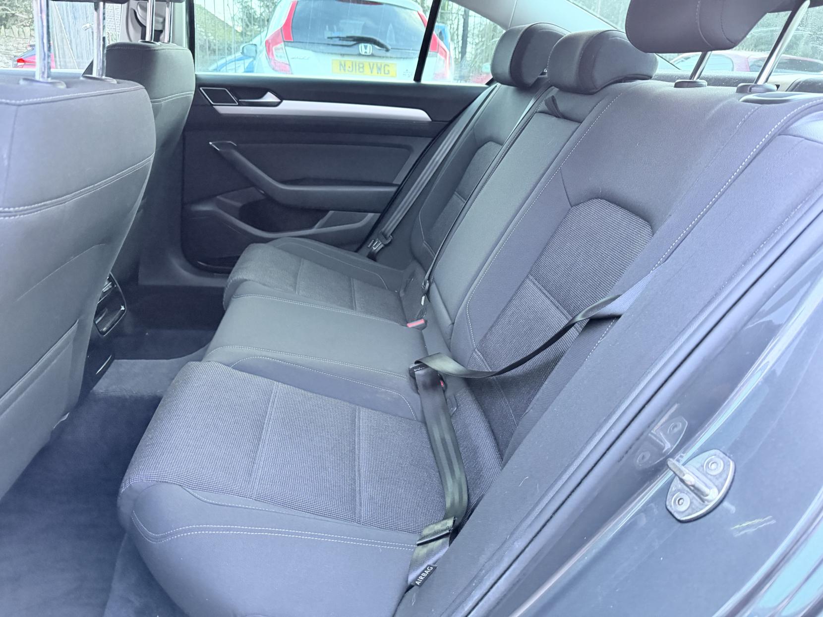 Volkswagen Passat 2.0 TDI BlueMotion Tech SE Business Saloon 4dr Diesel Manual Euro 6 (s/s) (150 ps)