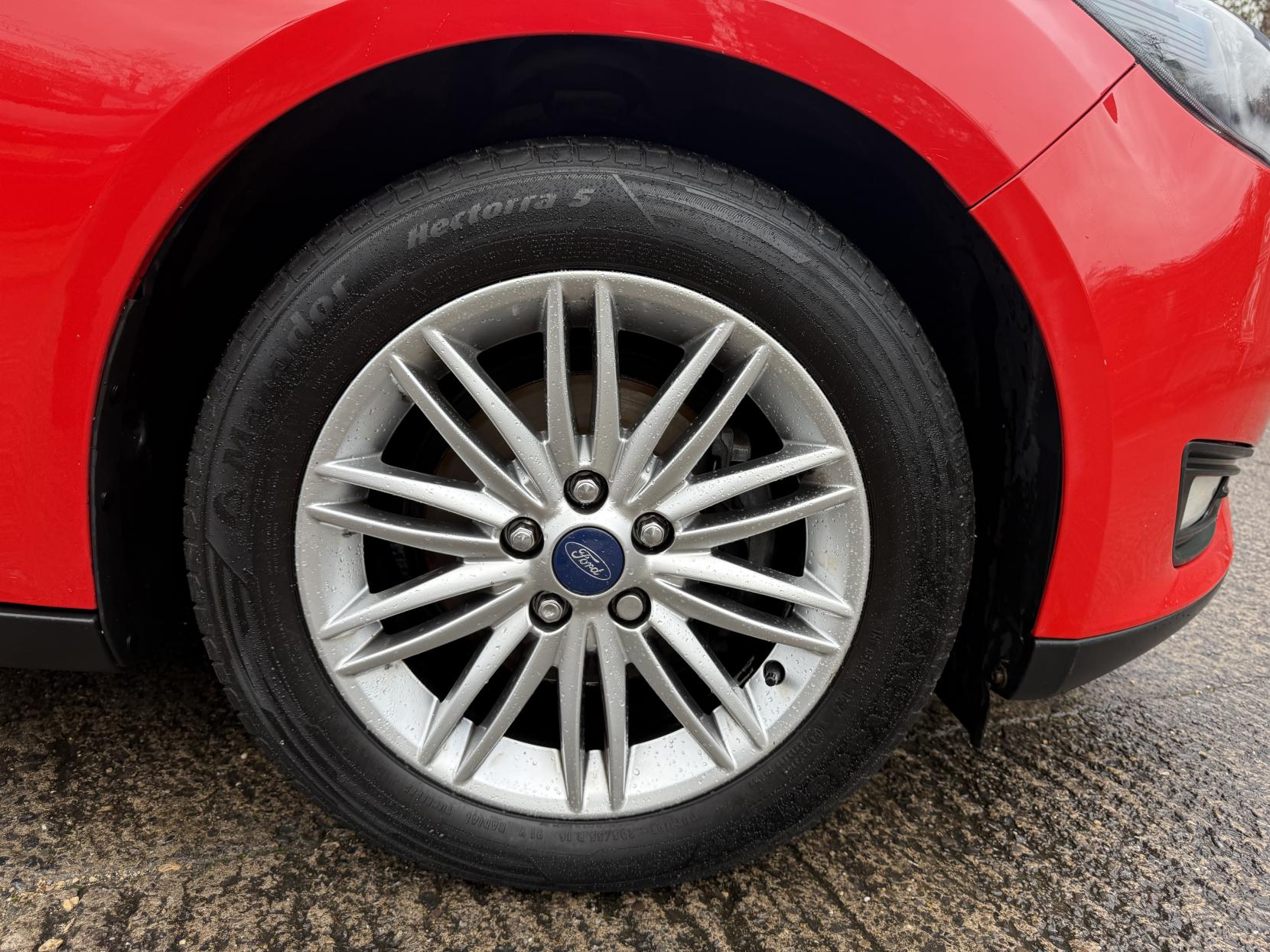 Ford Focus 1.0T EcoBoost Zetec Edition Hatchback 5dr Petrol Manual Euro 6 (s/s) (125 ps)