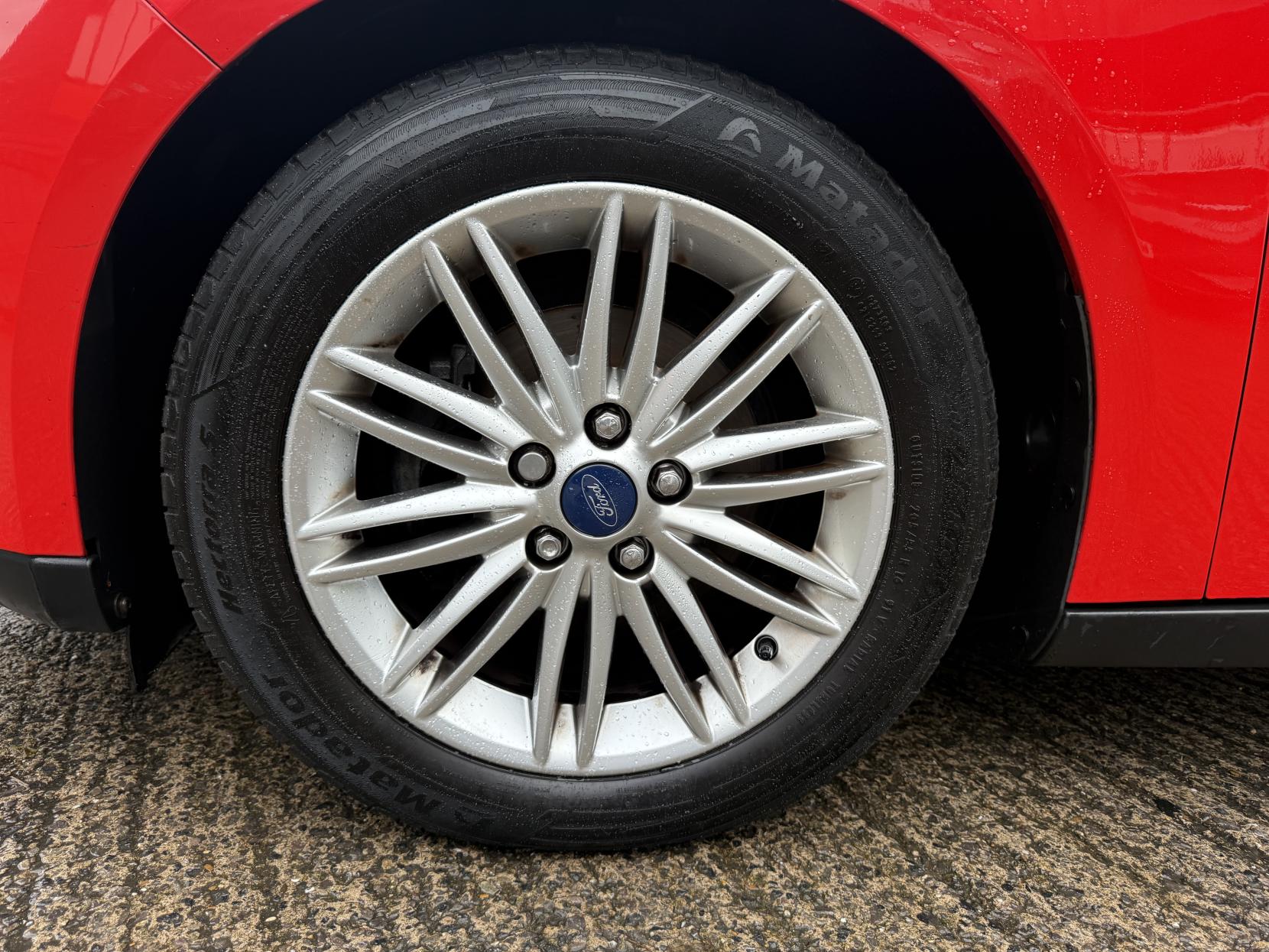 Ford Focus 1.0T EcoBoost Zetec Edition Hatchback 5dr Petrol Manual Euro 6 (s/s) (125 ps)