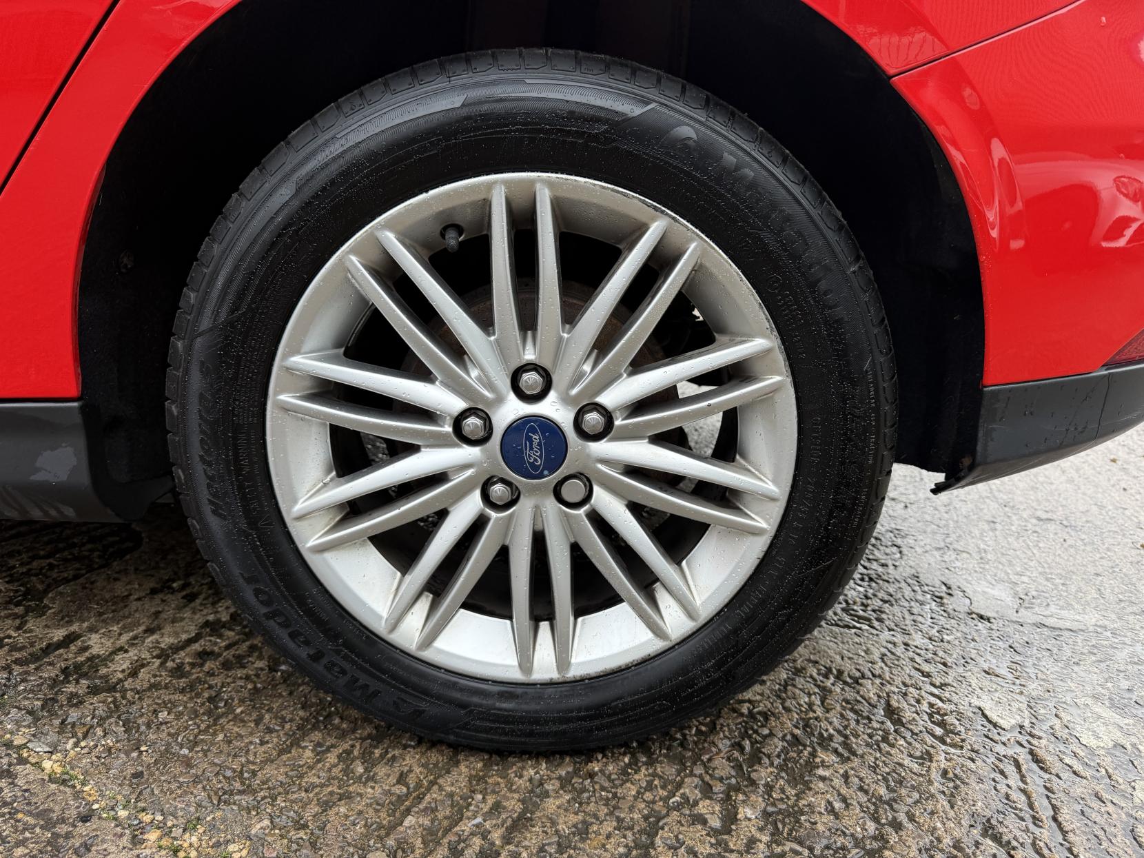 Ford Focus 1.0T EcoBoost Zetec Edition Hatchback 5dr Petrol Manual Euro 6 (s/s) (125 ps)