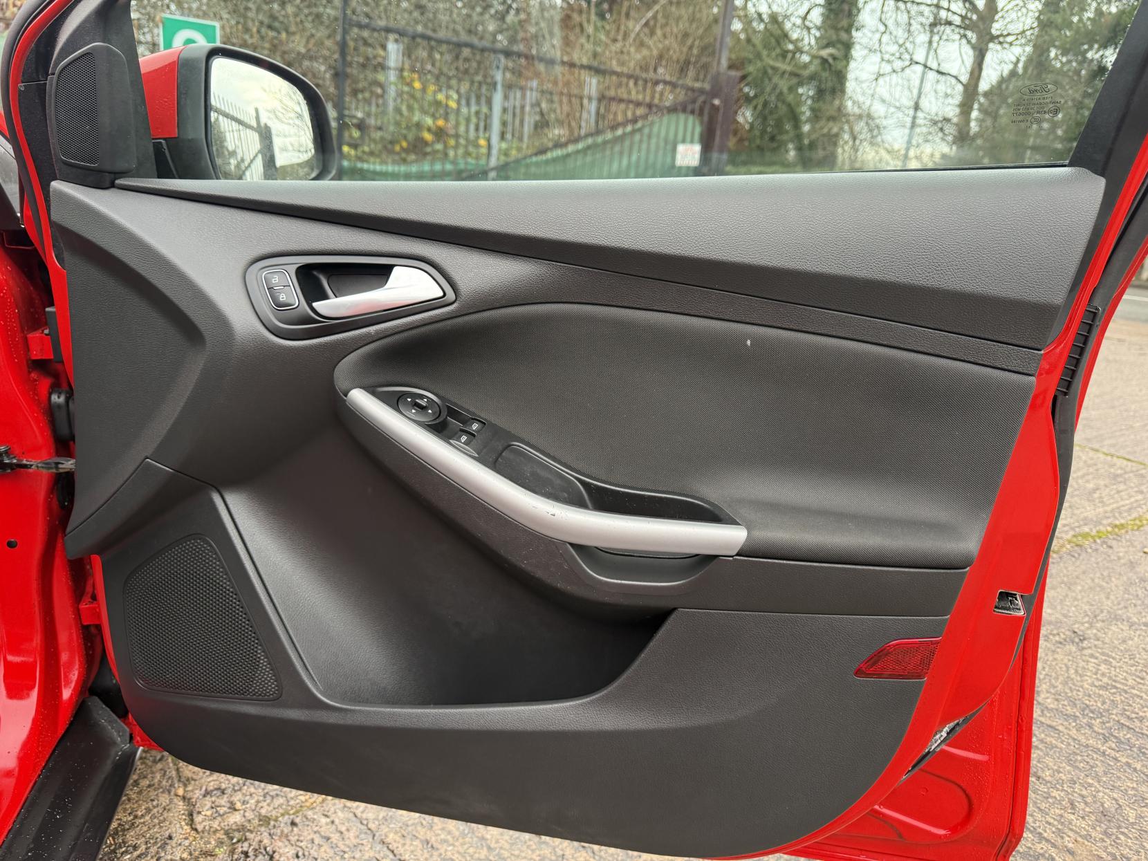 Ford Focus 1.0T EcoBoost Zetec Edition Hatchback 5dr Petrol Manual Euro 6 (s/s) (125 ps)