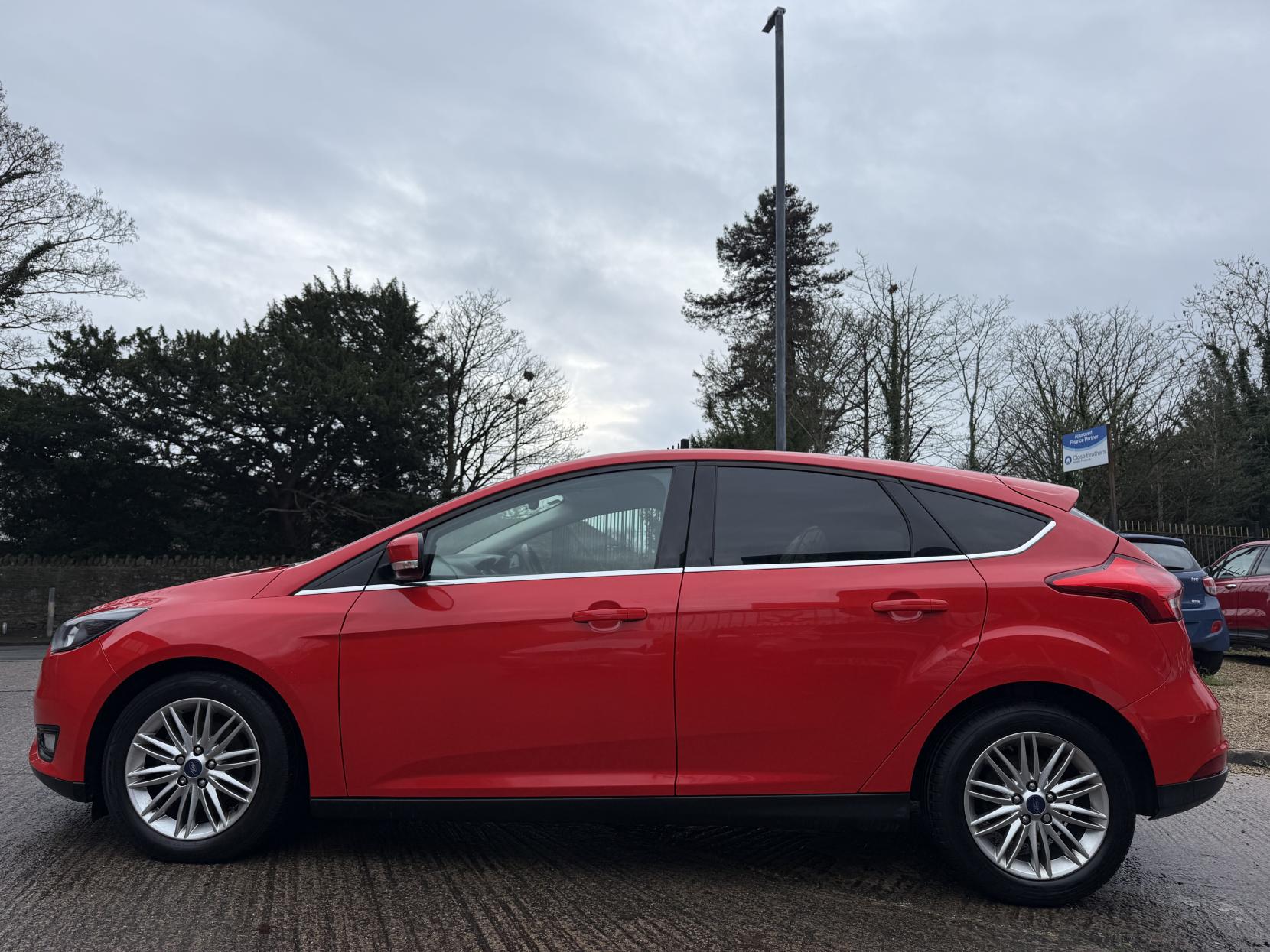 Ford Focus 1.0T EcoBoost Zetec Edition Hatchback 5dr Petrol Manual Euro 6 (s/s) (125 ps)