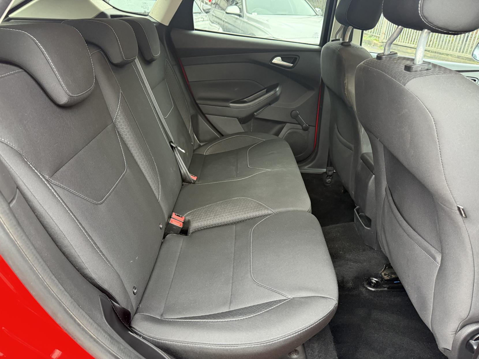 Ford Focus 1.0T EcoBoost Zetec Edition Hatchback 5dr Petrol Manual Euro 6 (s/s) (125 ps)