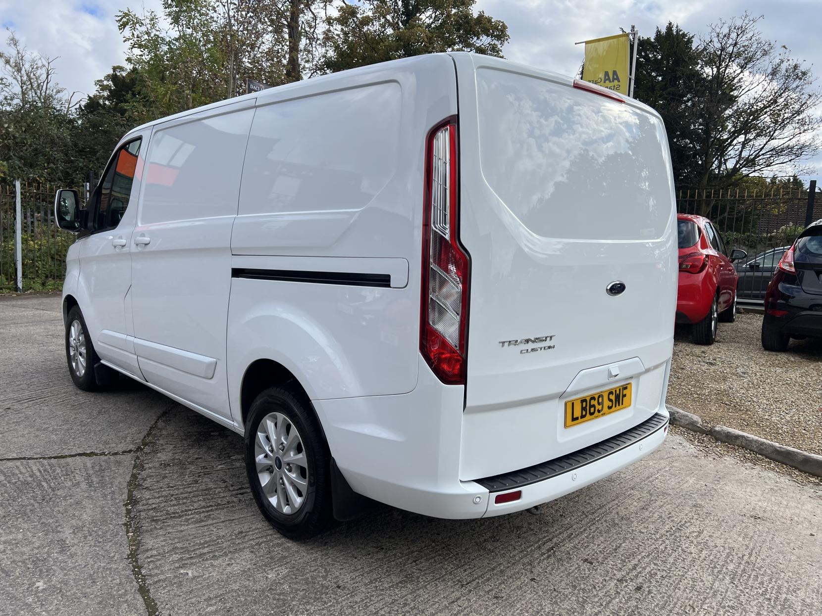 Ford Transit Custom 2.0 280 EcoBlue Limited Panel Van 5dr Diesel Auto L1 H1 Euro 6 (s/s) (170 ps)