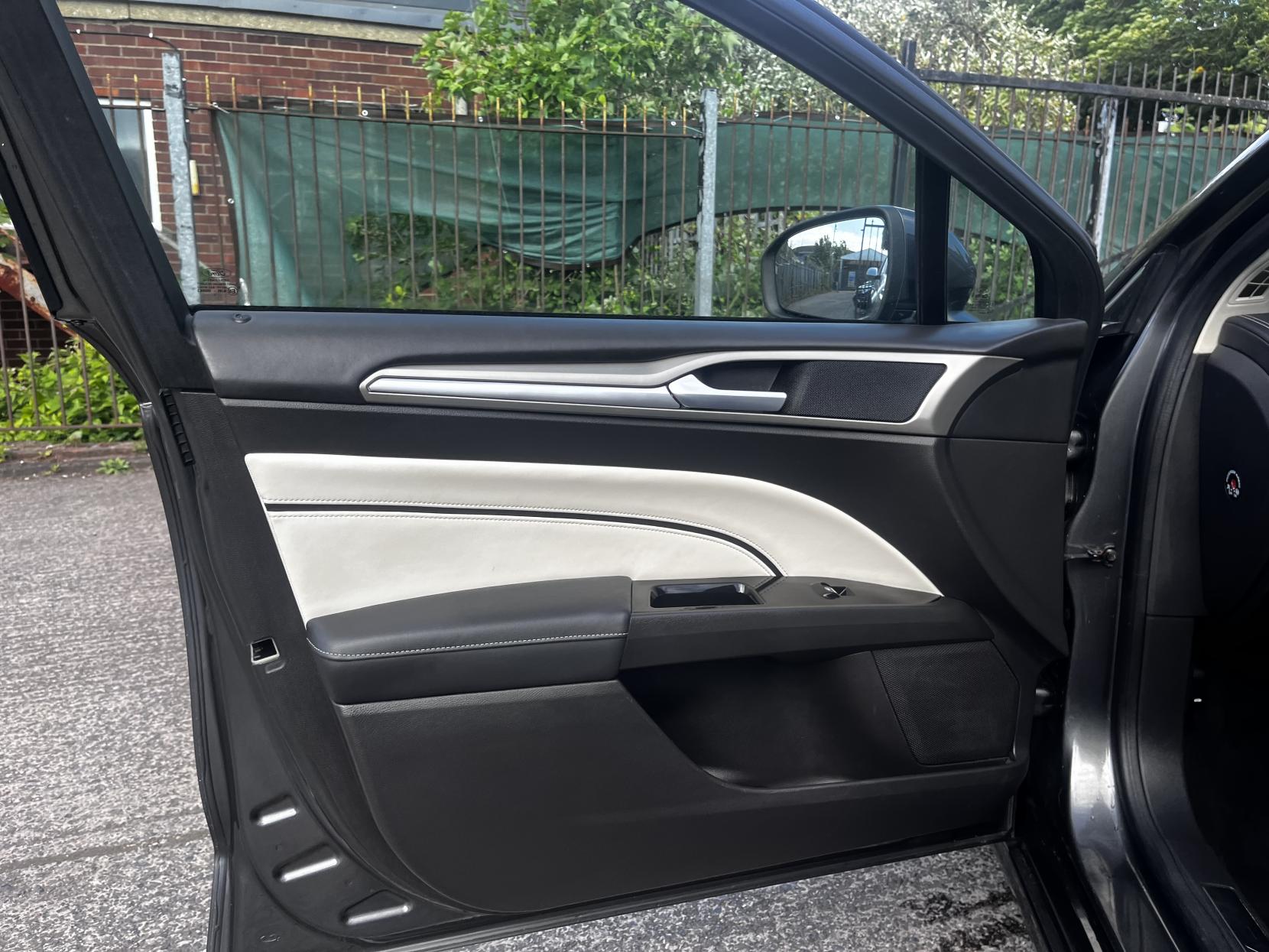 Ford Mondeo 2.0 TDCi Vignale Estate 5dr Diesel Powershift Euro 6 (s/s) (210 ps)