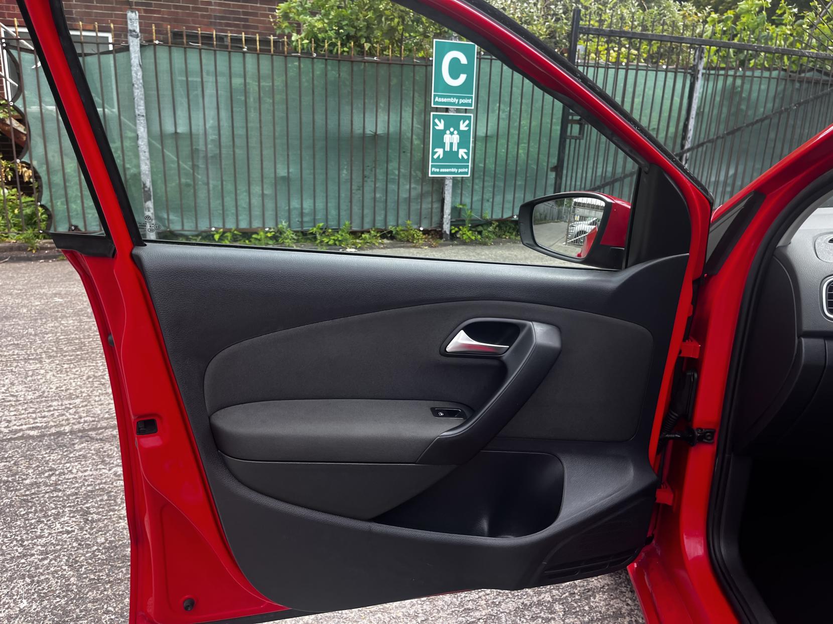 Volkswagen Polo 1.2 Moda Hatchback 5dr Petrol Manual Euro 5 (70 ps)