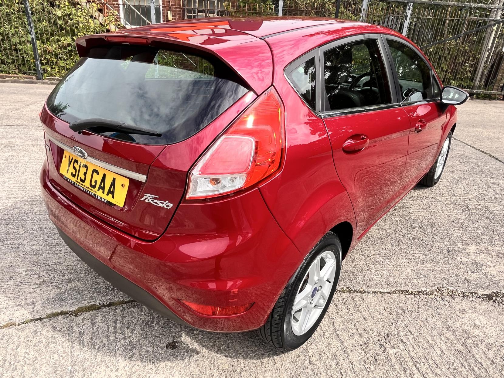 Ford Fiesta 1.0T EcoBoost Zetec Hatchback 5dr Petrol Manual Euro 5 (s/s) (100 ps)