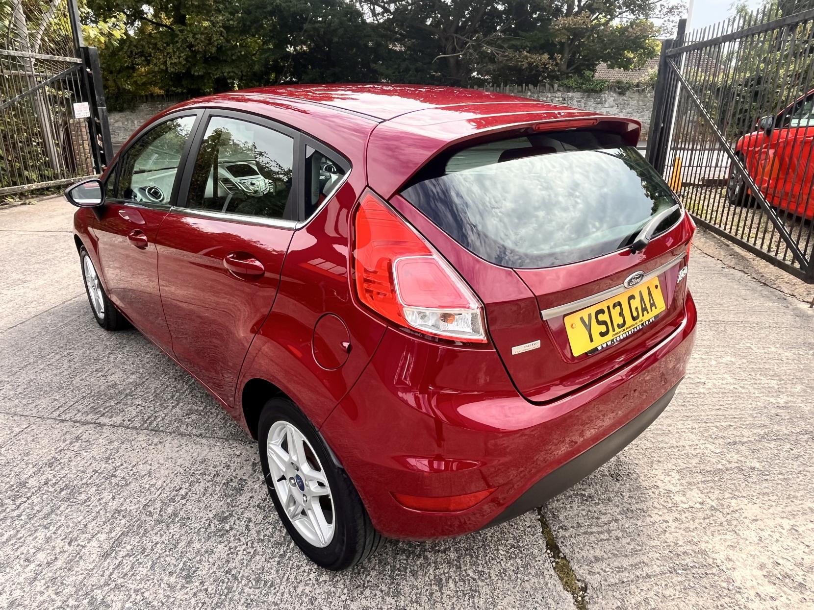 Ford Fiesta 1.0T EcoBoost Zetec Hatchback 5dr Petrol Manual Euro 5 (s/s) (100 ps)